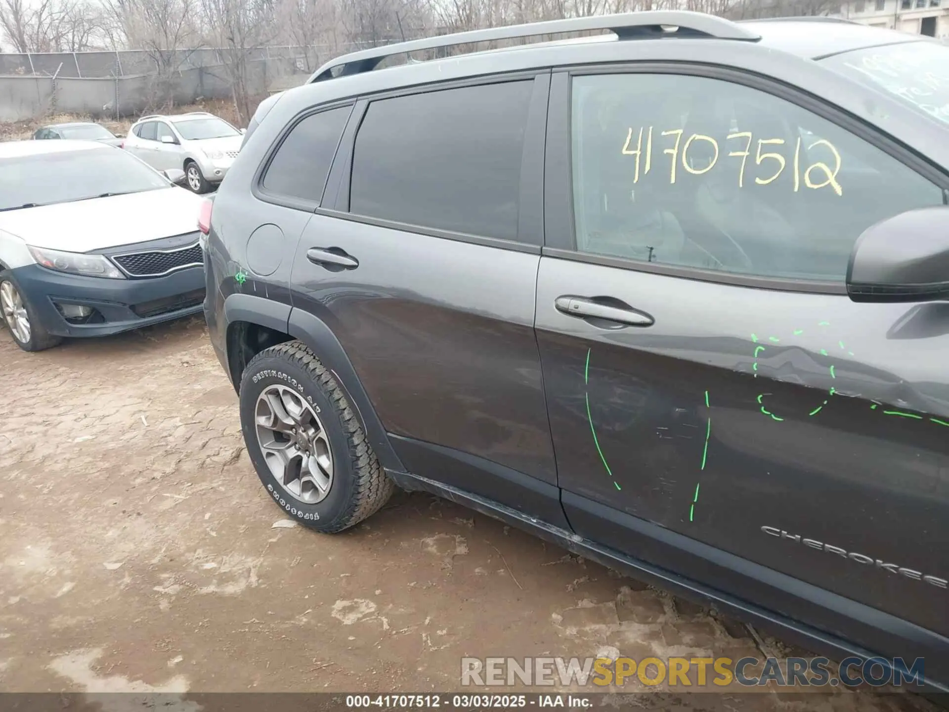 14 Photograph of a damaged car 1C4PJMBX2LD562699 JEEP CHEROKEE 2020