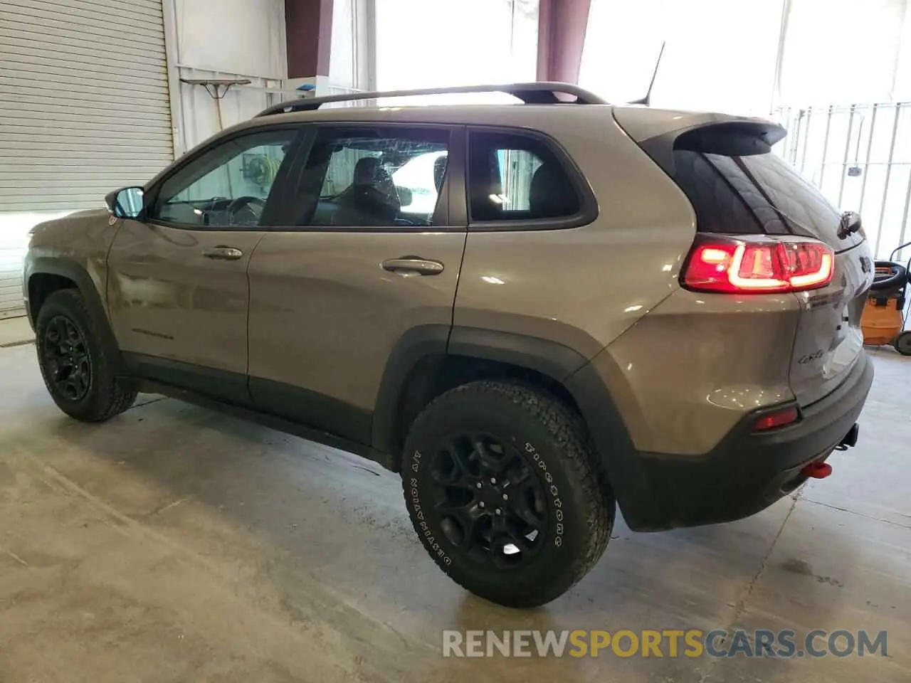 2 Photograph of a damaged car 1C4PJMBX3LD608752 JEEP CHEROKEE 2020