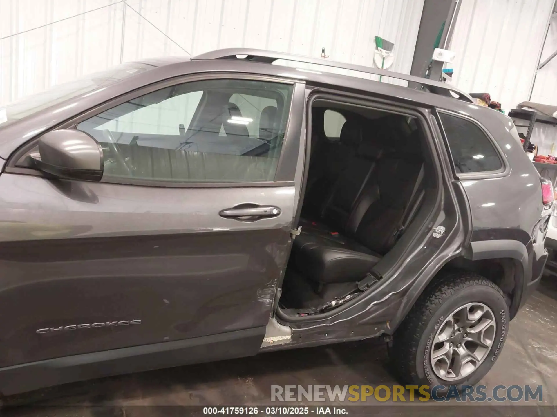 6 Photograph of a damaged car 1C4PJMBX5LD527462 JEEP CHEROKEE 2020