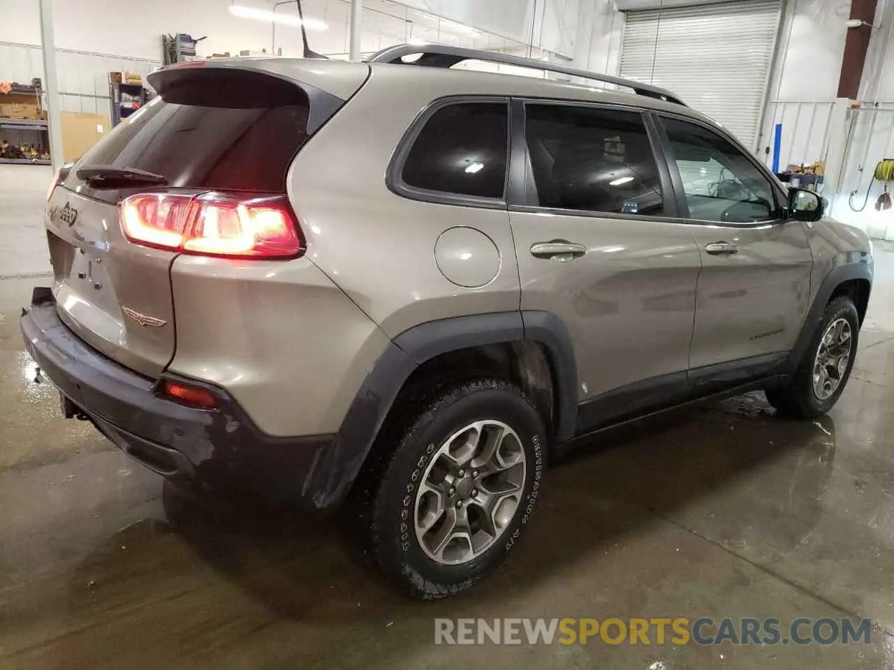 3 Photograph of a damaged car 1C4PJMBX8LD601022 JEEP CHEROKEE 2020