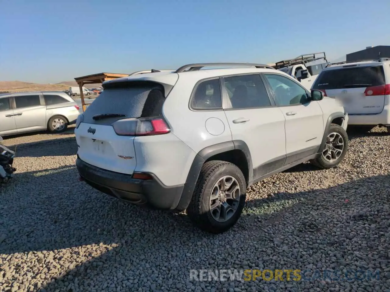 3 Photograph of a damaged car 1C4PJMBX9LD570492 JEEP CHEROKEE 2020