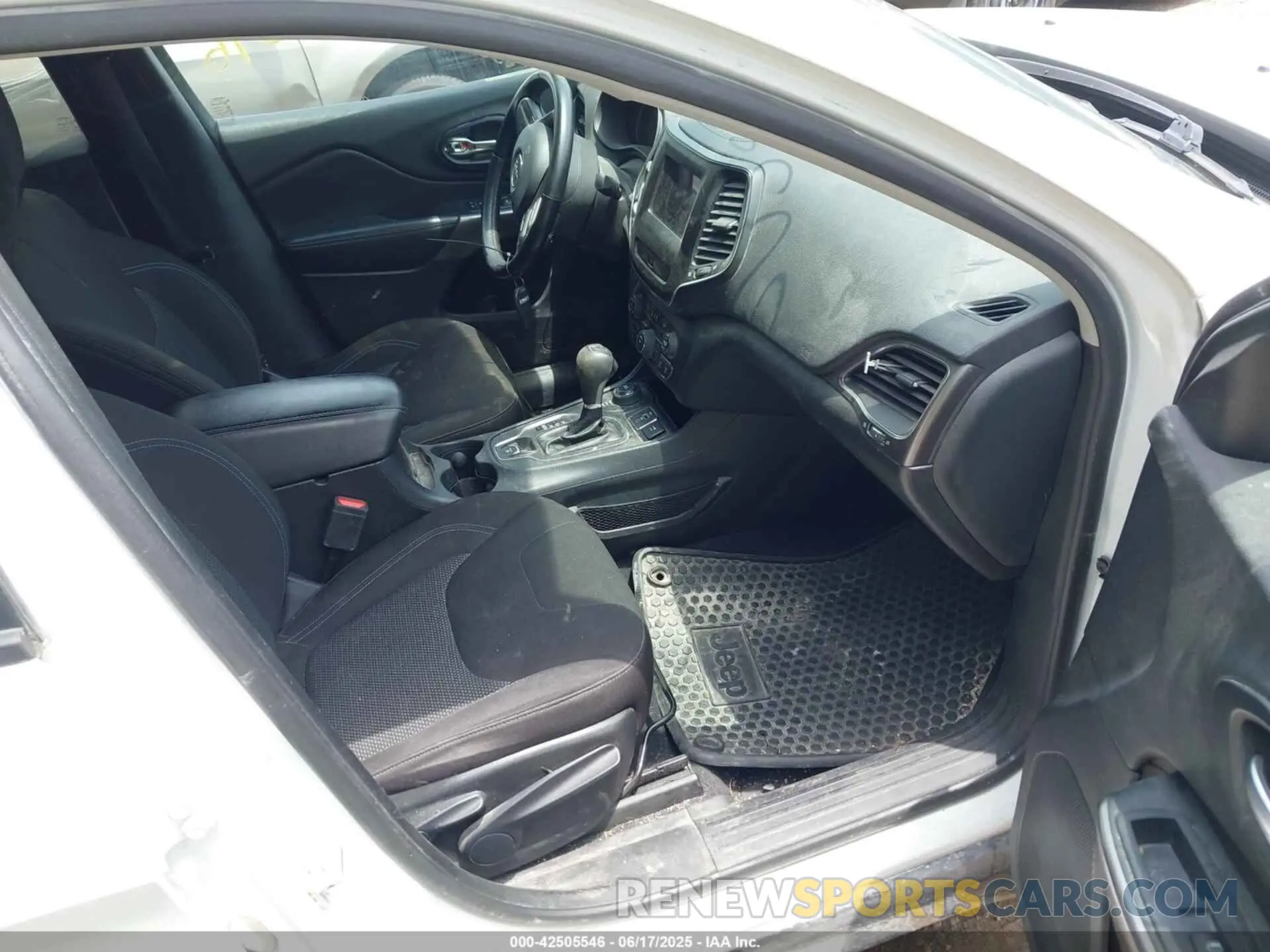 5 Photograph of a damaged car 1C4PJMCB2LD624797 JEEP CHEROKEE 2020