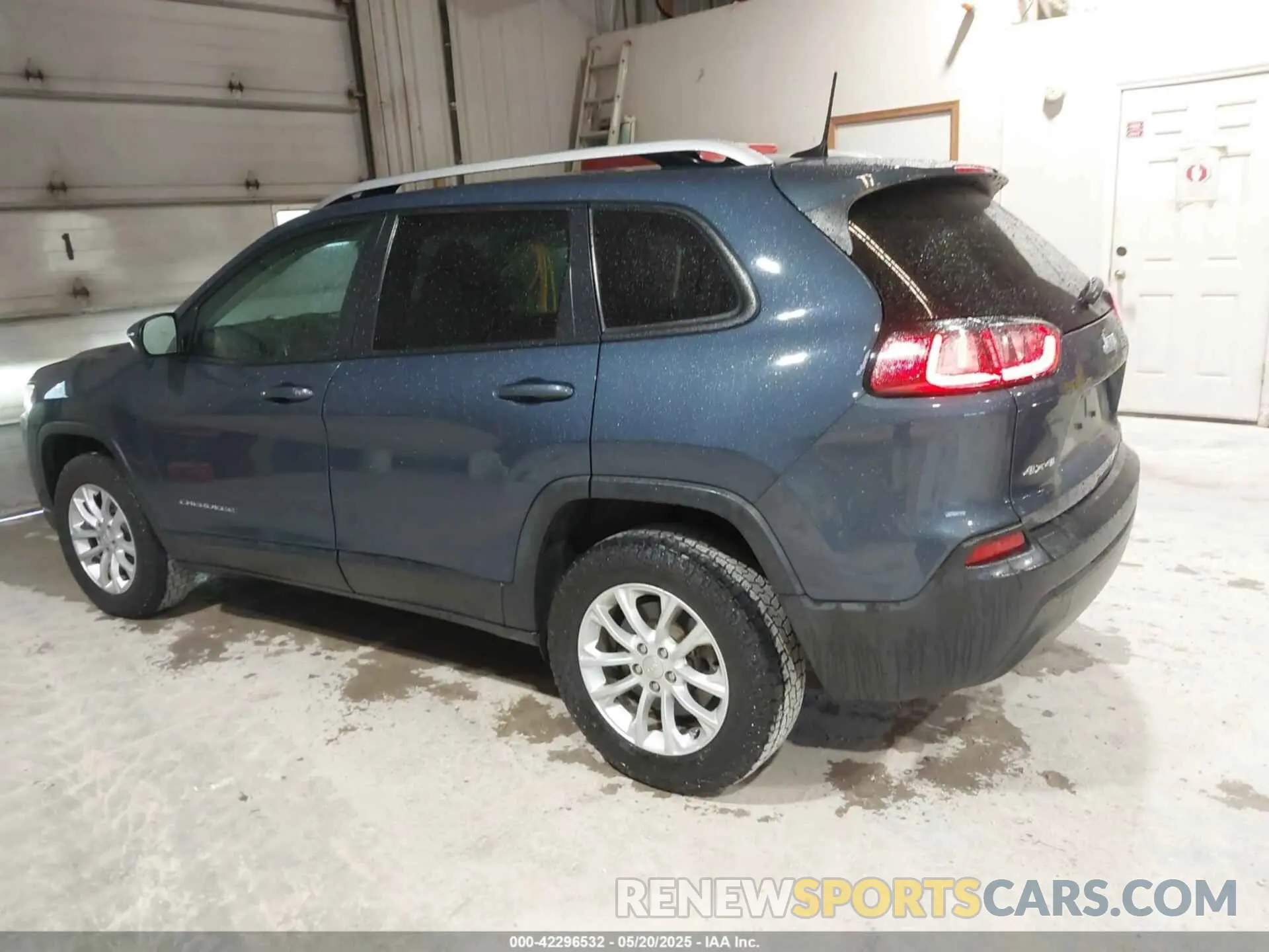 3 Photograph of a damaged car 1C4PJMCB7LD529460 JEEP CHEROKEE 2020