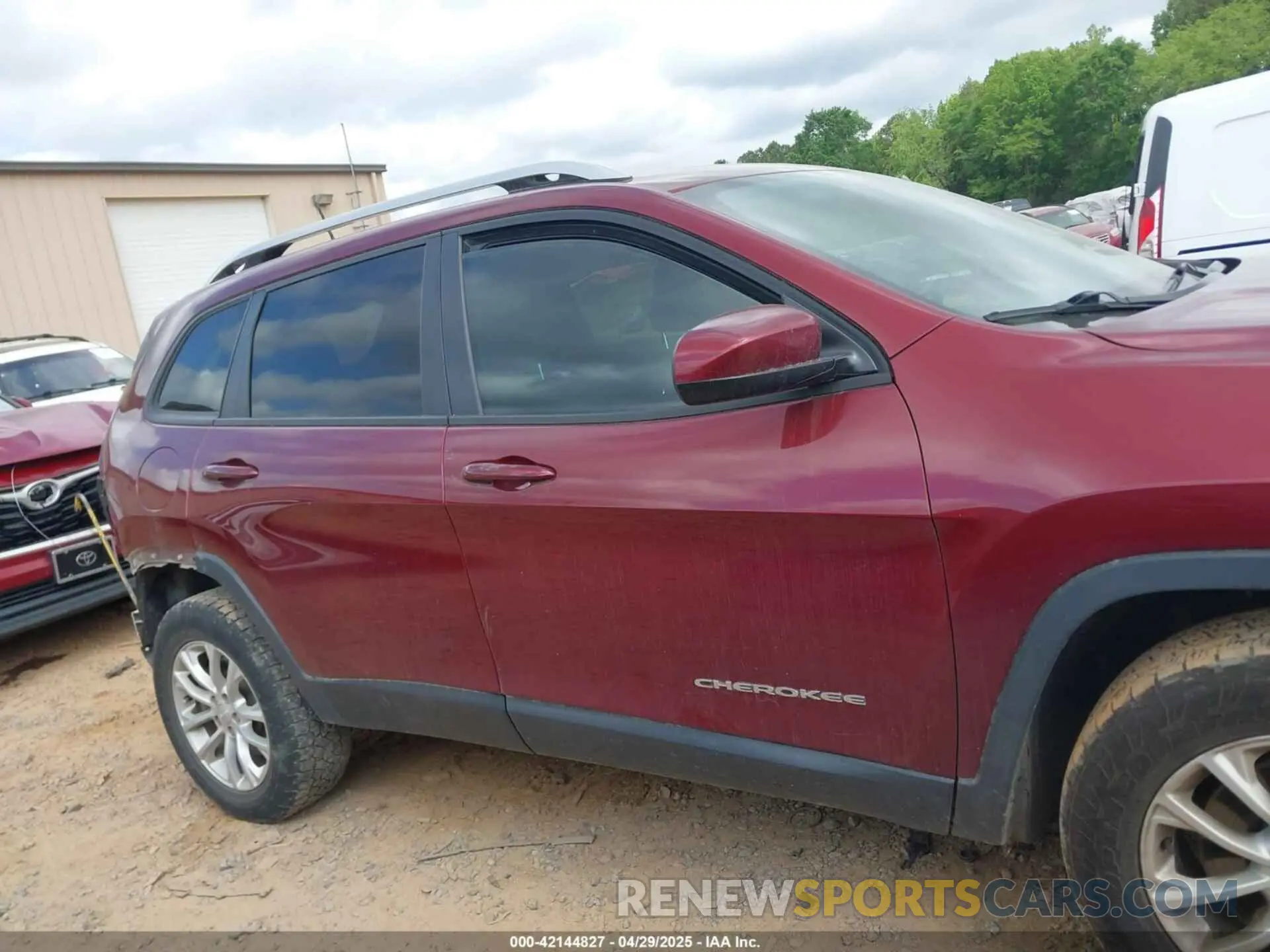 13 Фотография поврежденного автомобиля 1C4PJMCB7LD575600 JEEP CHEROKEE 2020