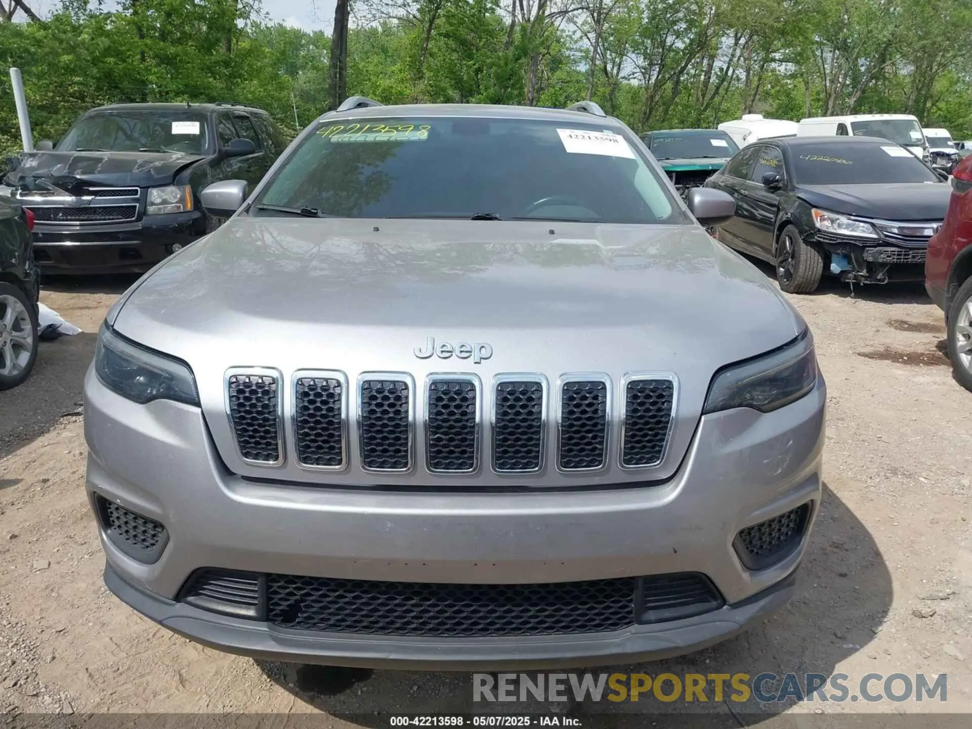 12 Photograph of a damaged car 1C4PJMCB8LD520203 JEEP CHEROKEE 2020