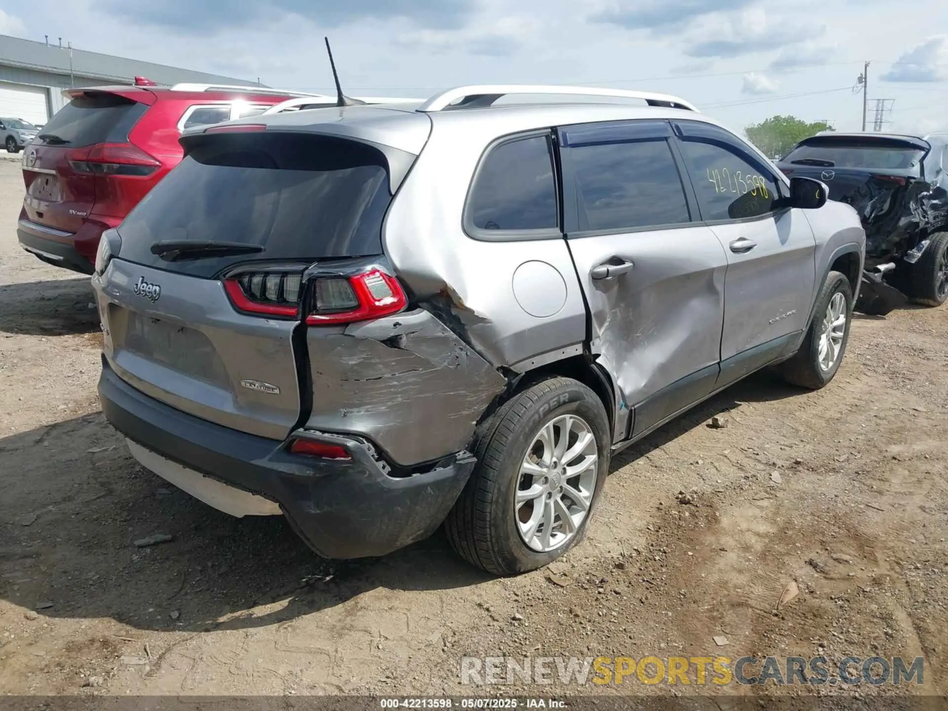 4 Photograph of a damaged car 1C4PJMCB8LD520203 JEEP CHEROKEE 2020
