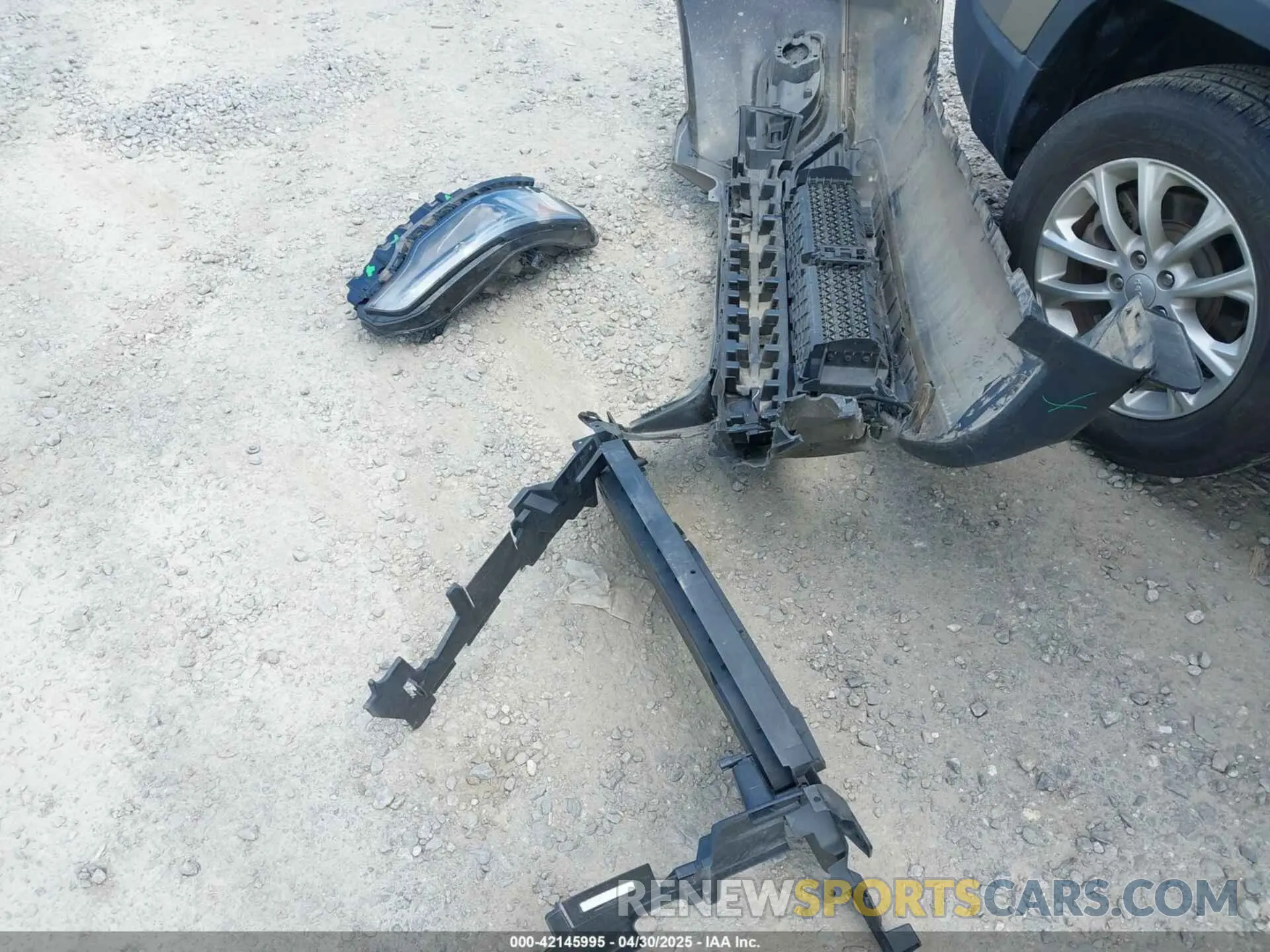 12 Photograph of a damaged car 1C4PJMCB9LD569152 JEEP CHEROKEE 2020