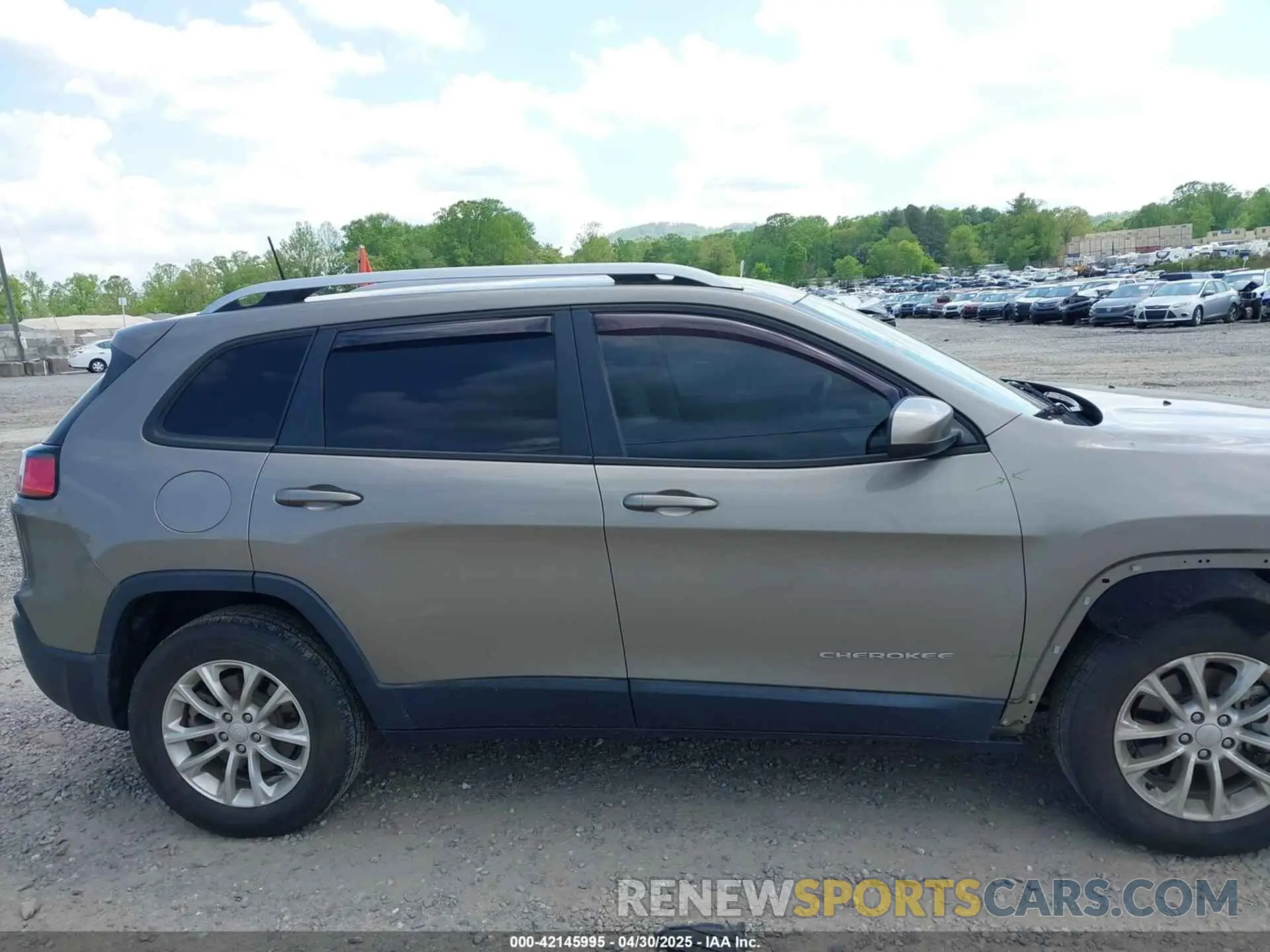 14 Photograph of a damaged car 1C4PJMCB9LD569152 JEEP CHEROKEE 2020