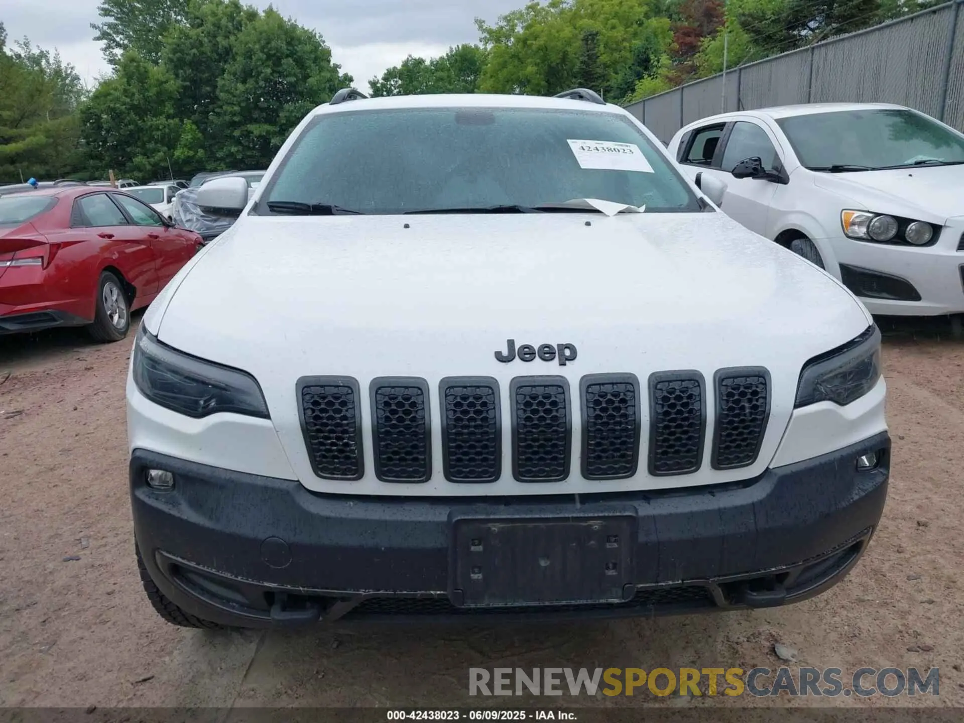 13 Photograph of a damaged car 1C4PJMCXXLD578180 JEEP CHEROKEE 2020