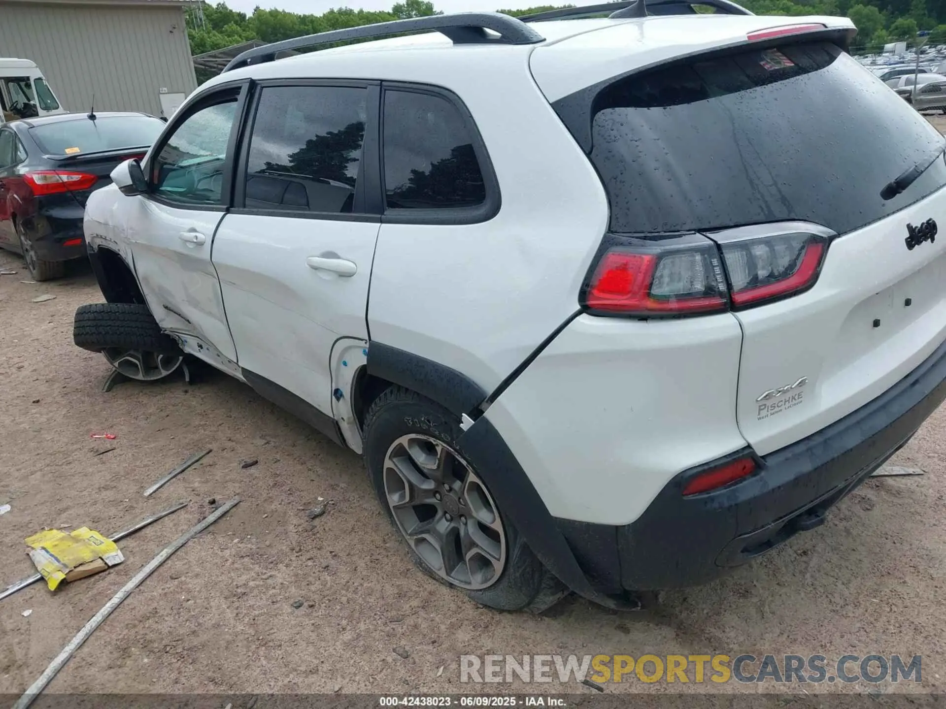 3 Photograph of a damaged car 1C4PJMCXXLD578180 JEEP CHEROKEE 2020