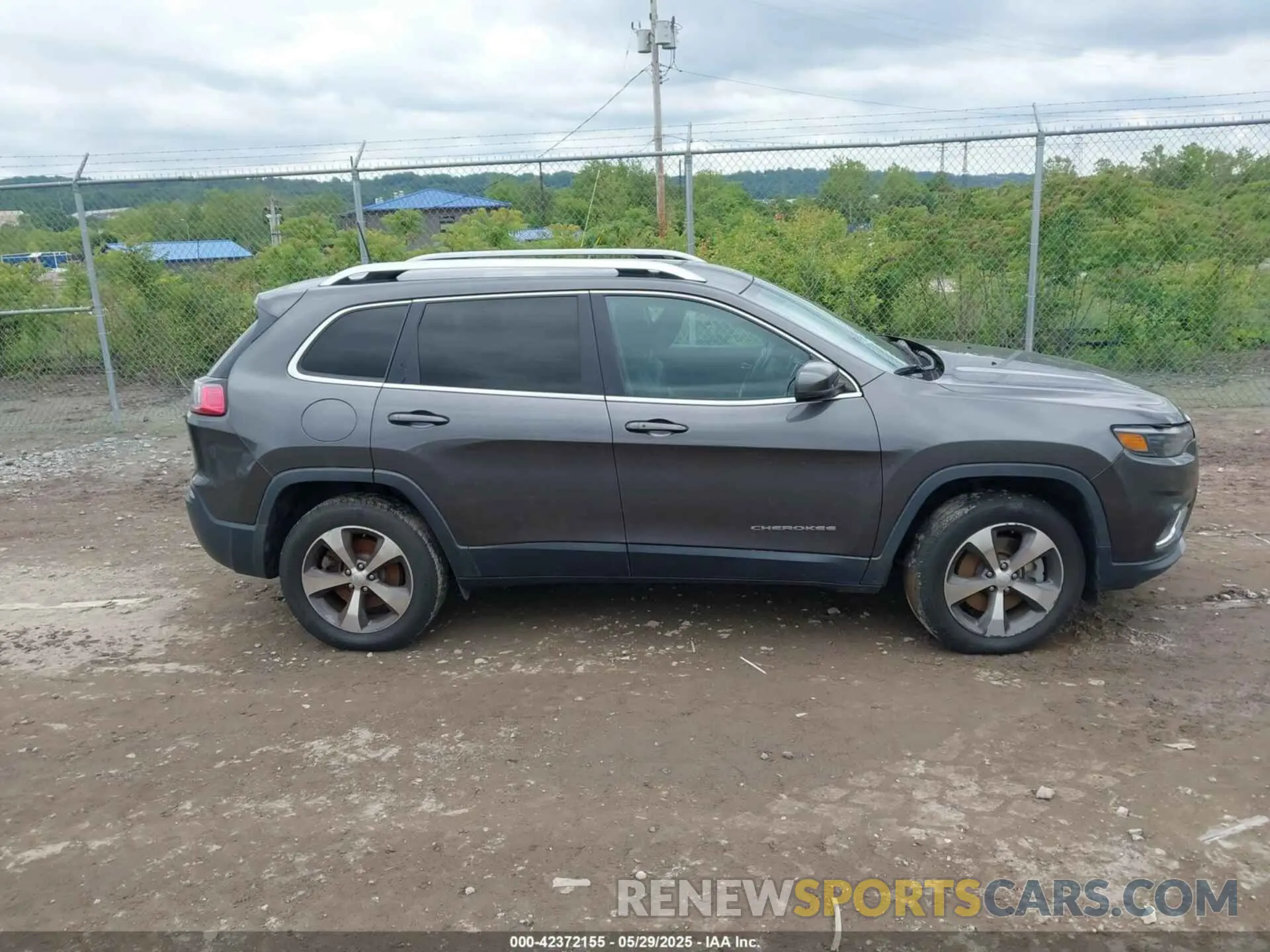 13 Photograph of a damaged car 1C4PJMDN2LD604705 JEEP CHEROKEE 2020