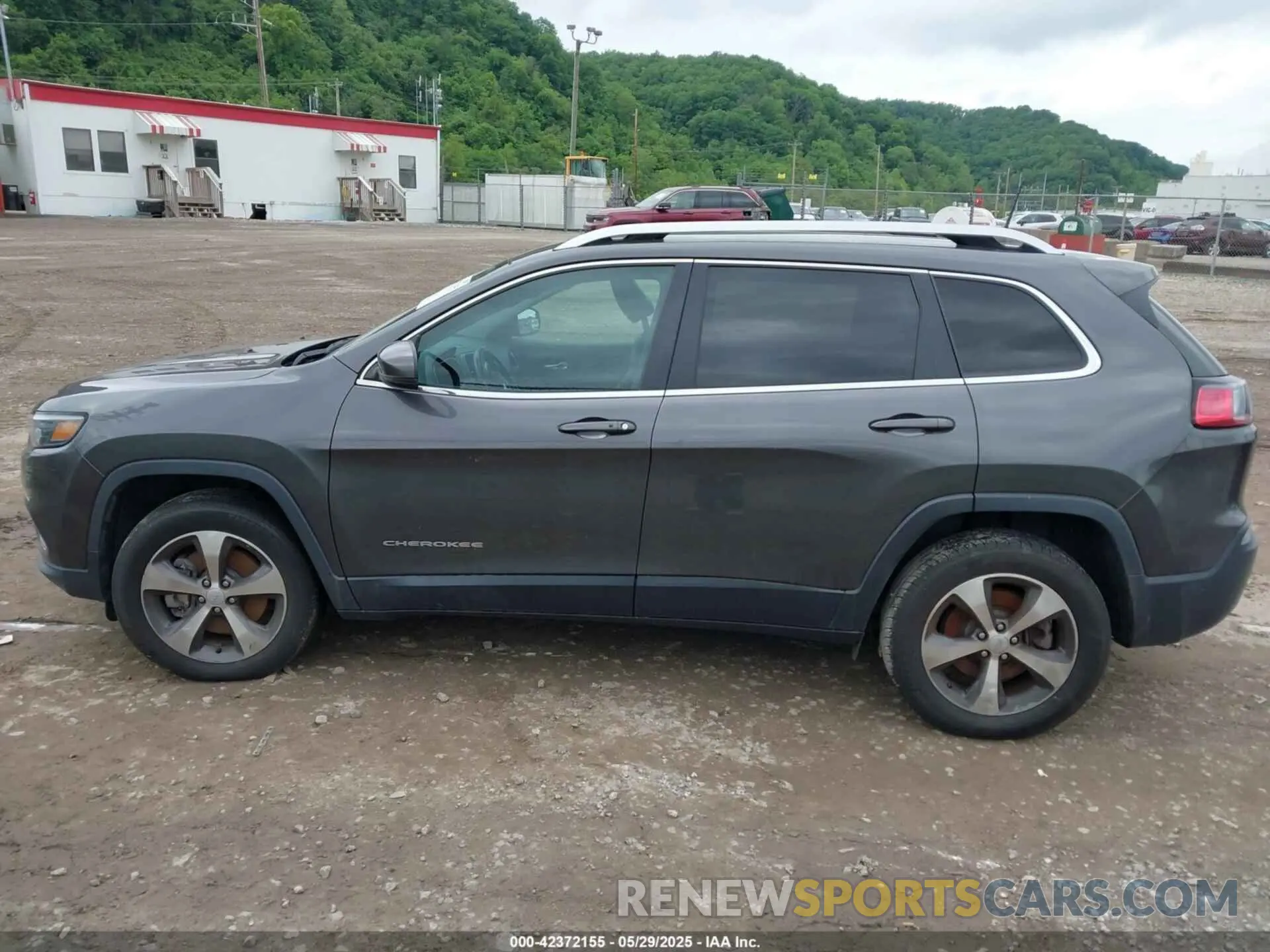 14 Photograph of a damaged car 1C4PJMDN2LD604705 JEEP CHEROKEE 2020