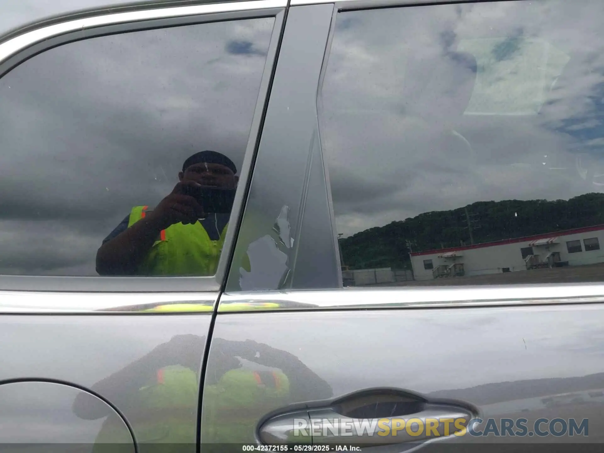 6 Photograph of a damaged car 1C4PJMDN2LD604705 JEEP CHEROKEE 2020