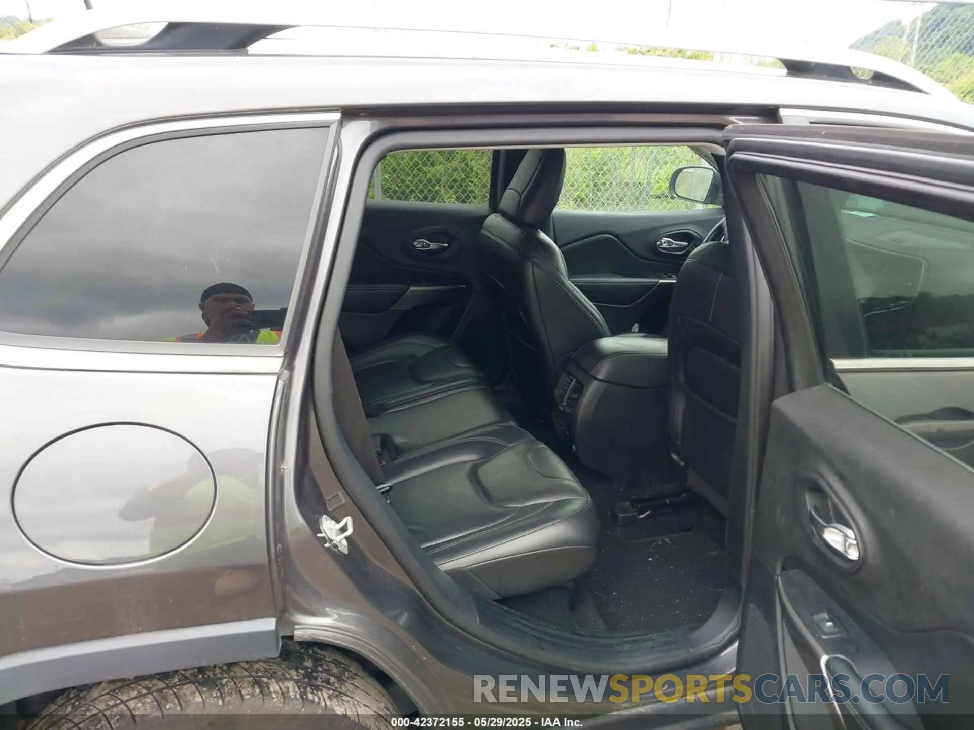 8 Photograph of a damaged car 1C4PJMDN2LD604705 JEEP CHEROKEE 2020