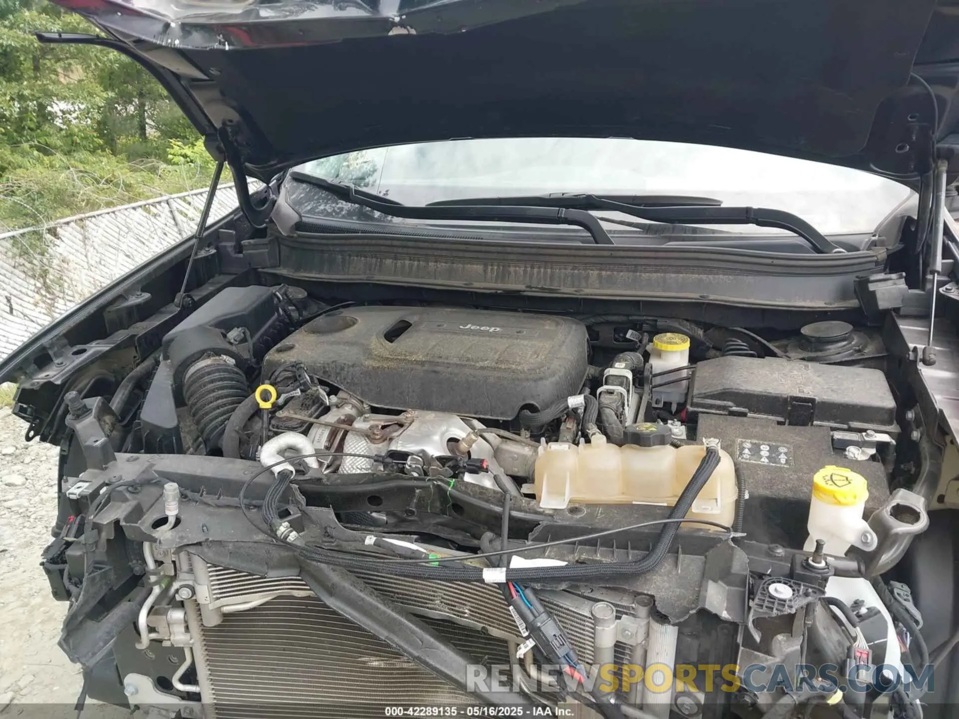 10 Photograph of a damaged car 1C4PJMDN6LD623130 JEEP CHEROKEE 2020
