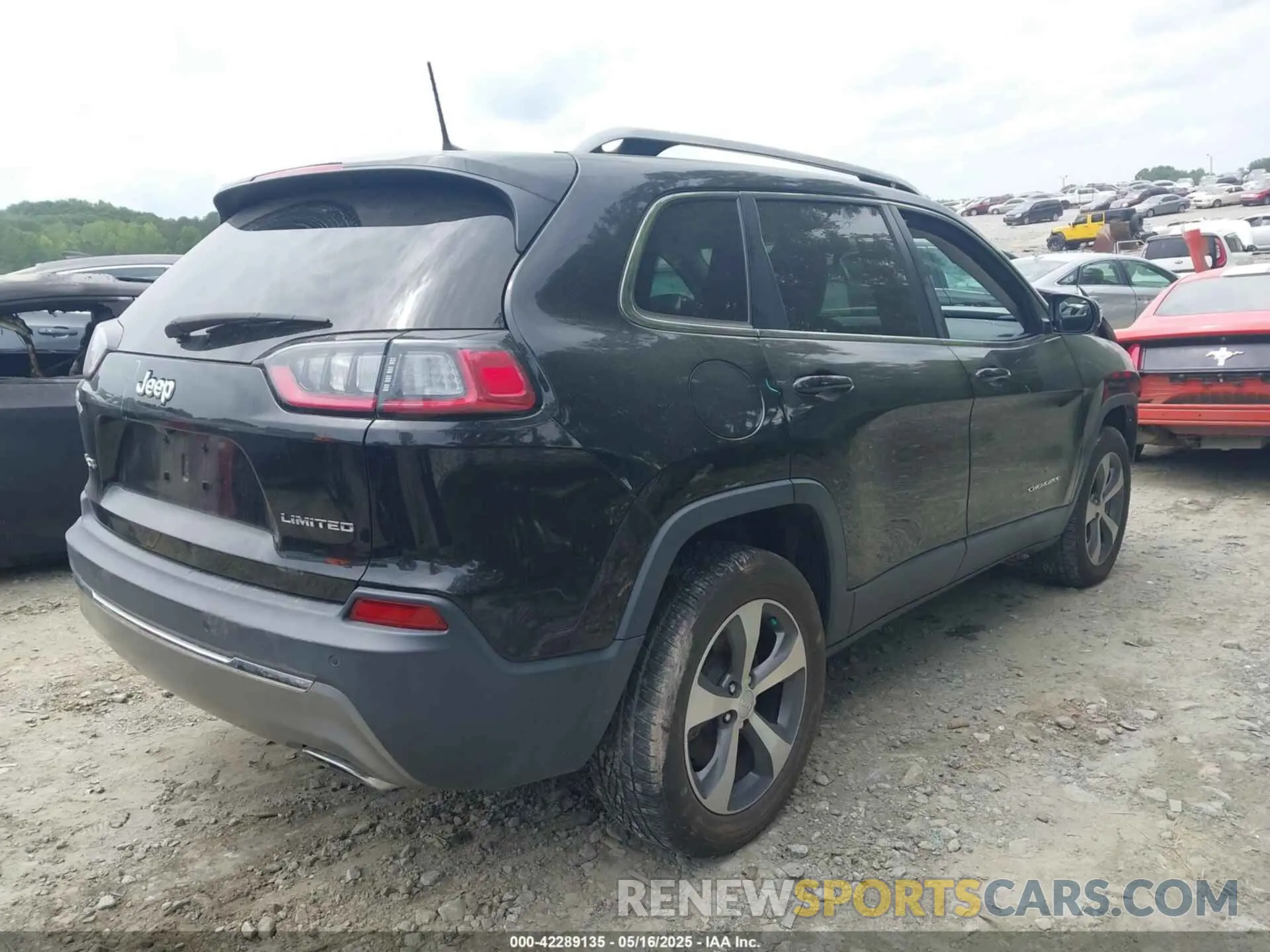4 Photograph of a damaged car 1C4PJMDN6LD623130 JEEP CHEROKEE 2020