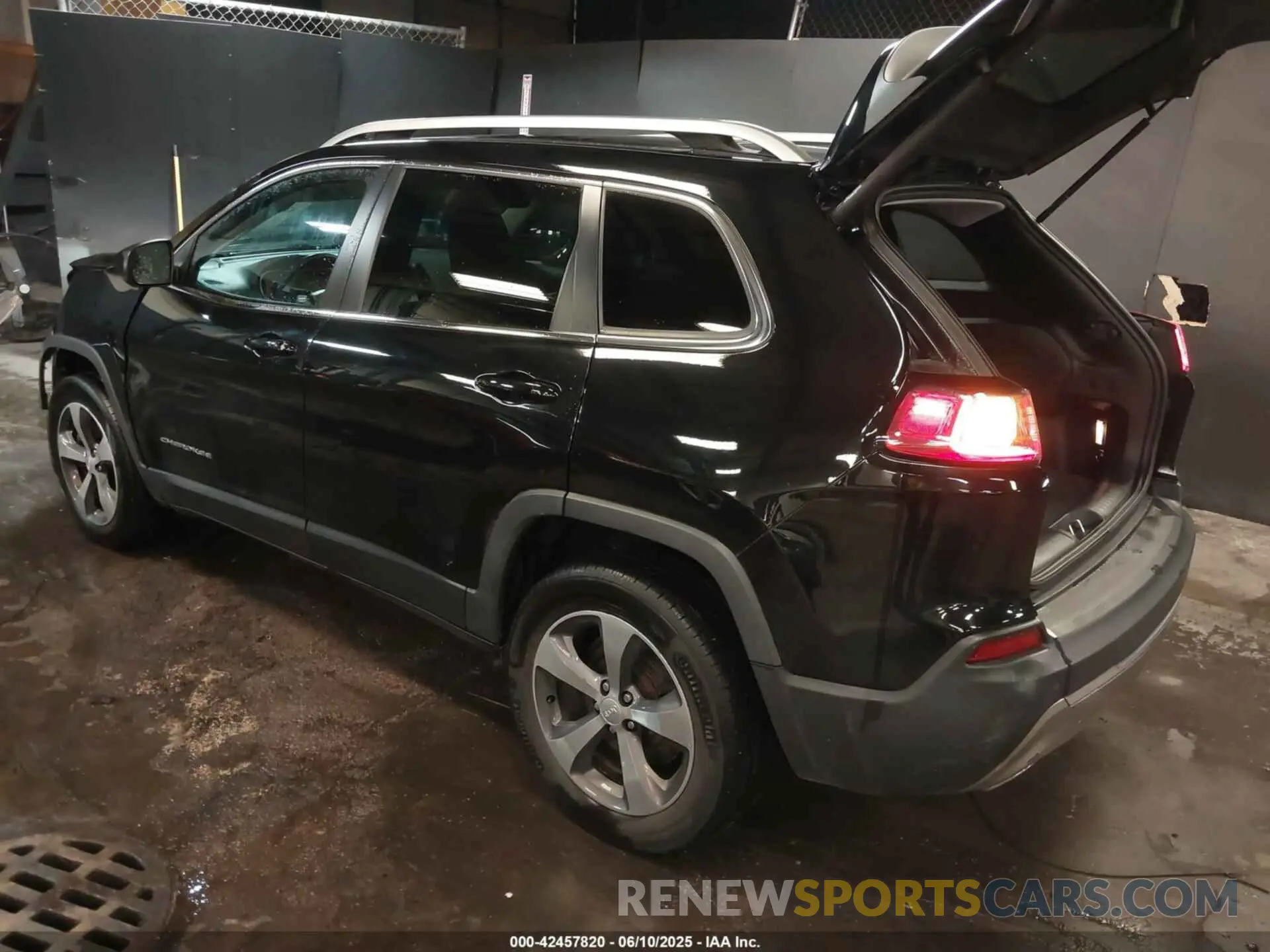 3 Photograph of a damaged car 1C4PJMDN8LD534207 JEEP CHEROKEE 2020