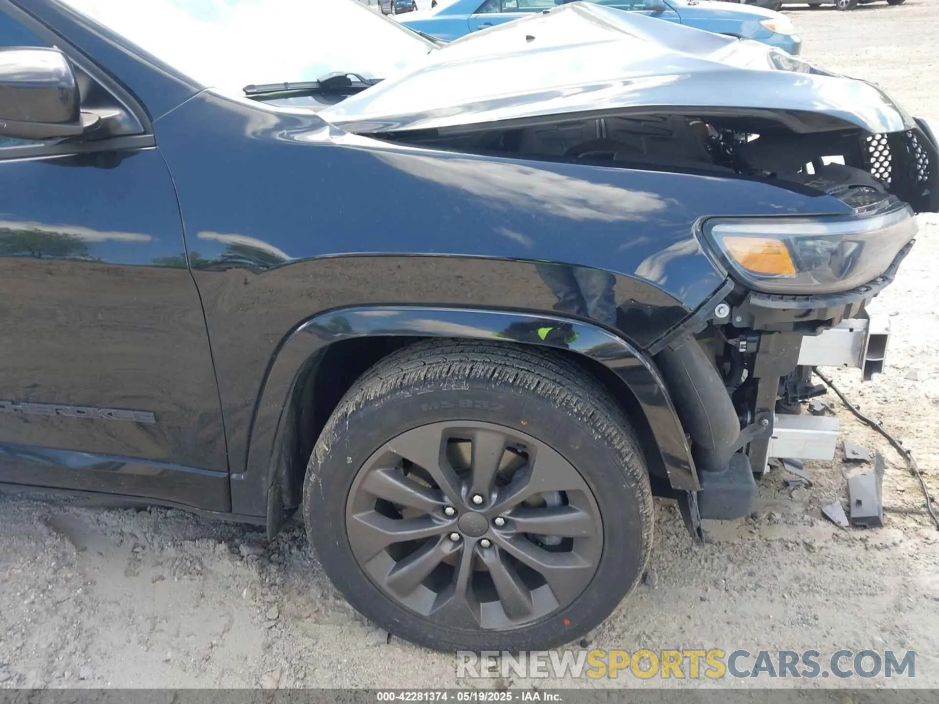 18 Photograph of a damaged car 1C4PJMDX4LD527191 JEEP CHEROKEE 2020