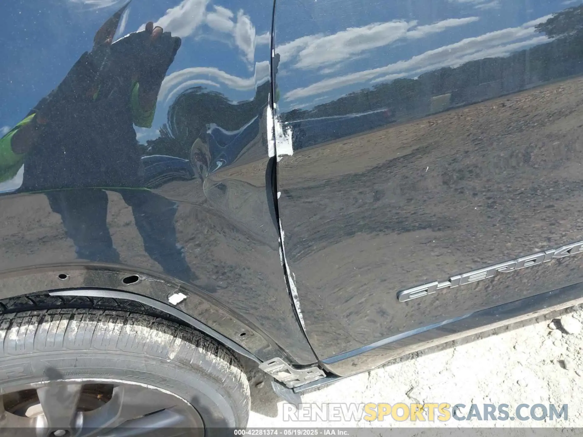 20 Photograph of a damaged car 1C4PJMDX4LD527191 JEEP CHEROKEE 2020