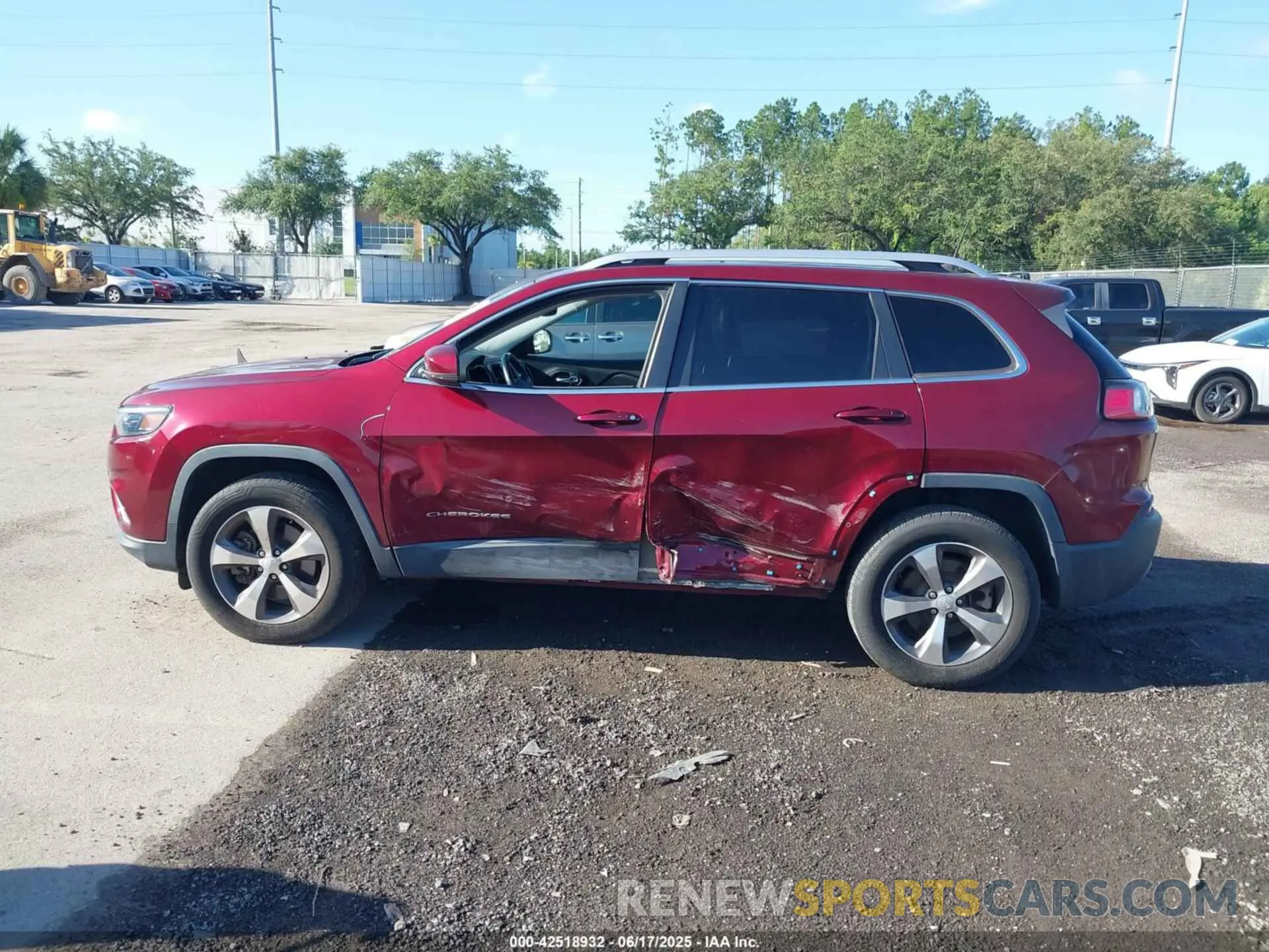 14 Photograph of a damaged car 1C4PJMDX5LD567098 JEEP CHEROKEE 2020