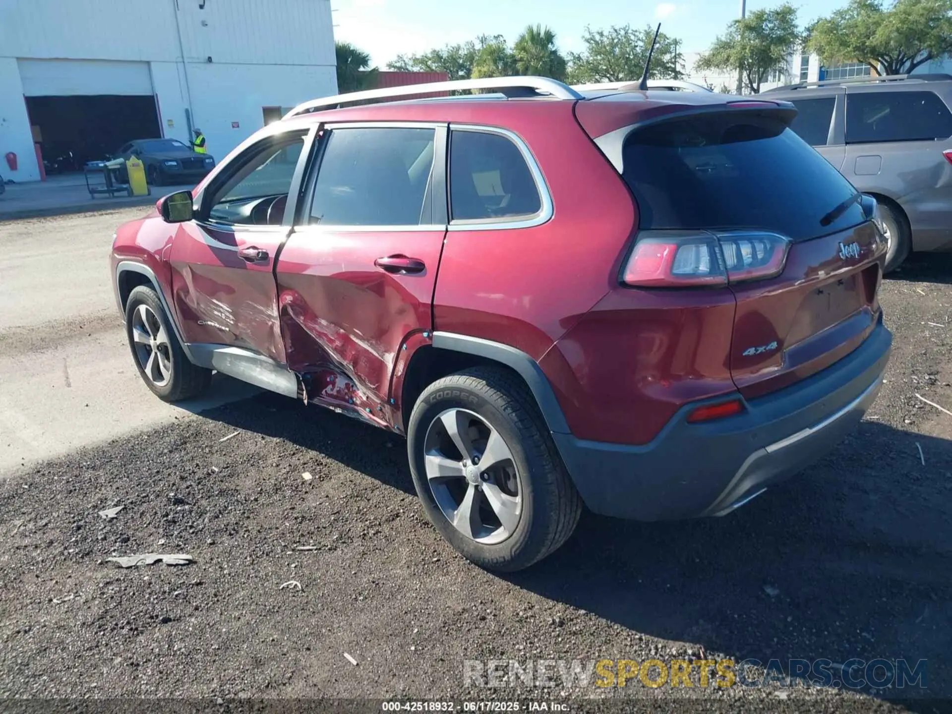 3 Photograph of a damaged car 1C4PJMDX5LD567098 JEEP CHEROKEE 2020