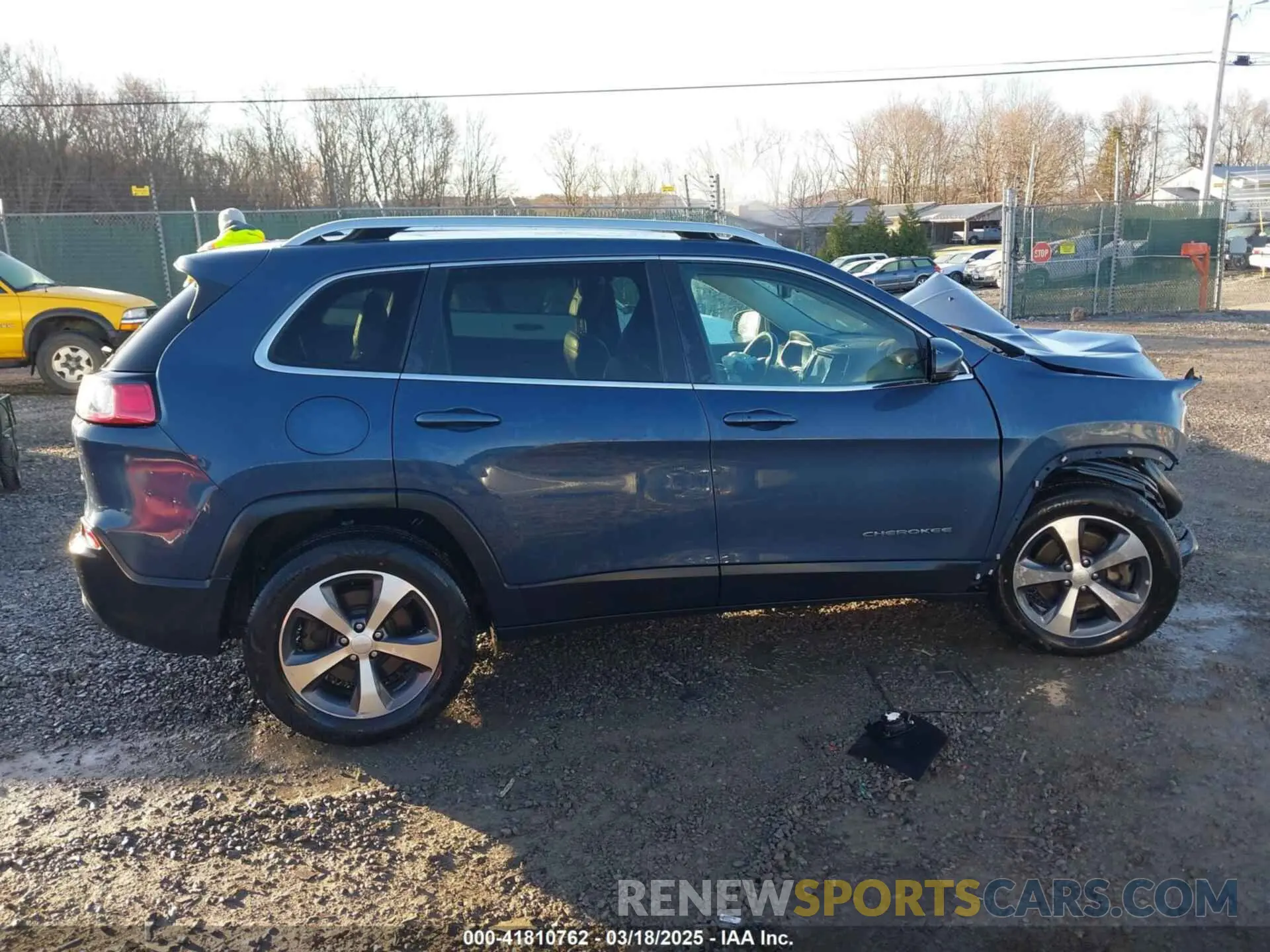 14 Photograph of a damaged car 1C4PJMDX5LD650885 JEEP CHEROKEE 2020