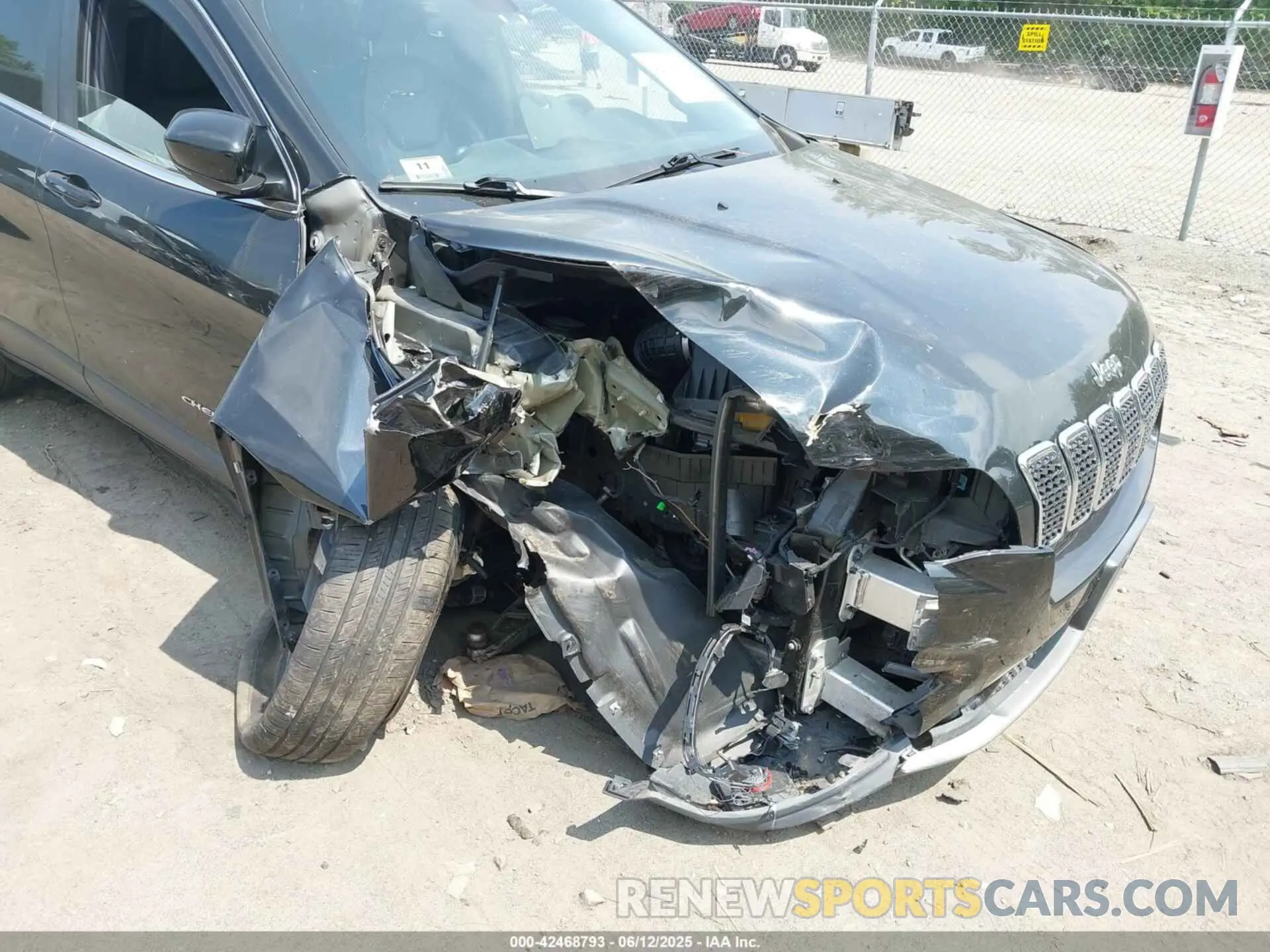 6 Photograph of a damaged car 1C4PJMDX7LD522471 JEEP CHEROKEE 2020