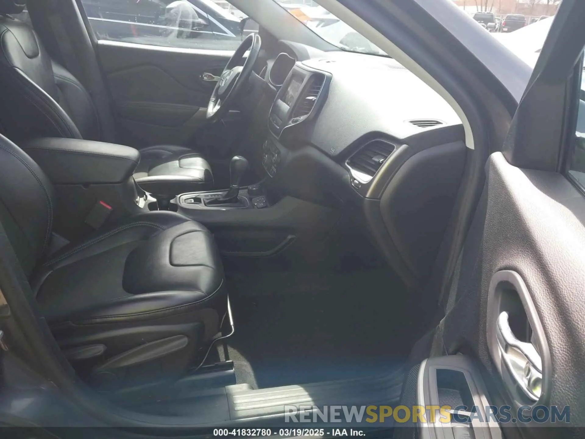 5 Photograph of a damaged car 1C4PJMLB3LD529259 JEEP CHEROKEE 2020