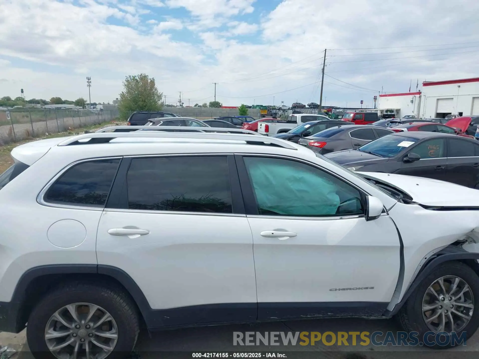 13 Photograph of a damaged car 1C4PJMLB5LD551263 JEEP CHEROKEE 2020