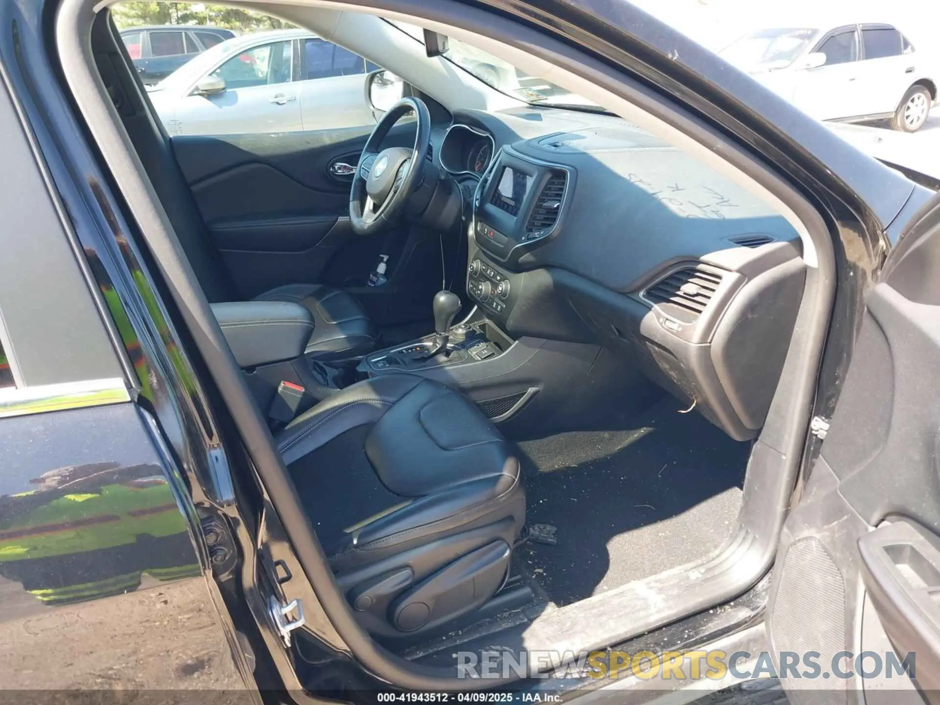 5 Photograph of a damaged car 1C4PJMLB6LD584675 JEEP CHEROKEE 2020