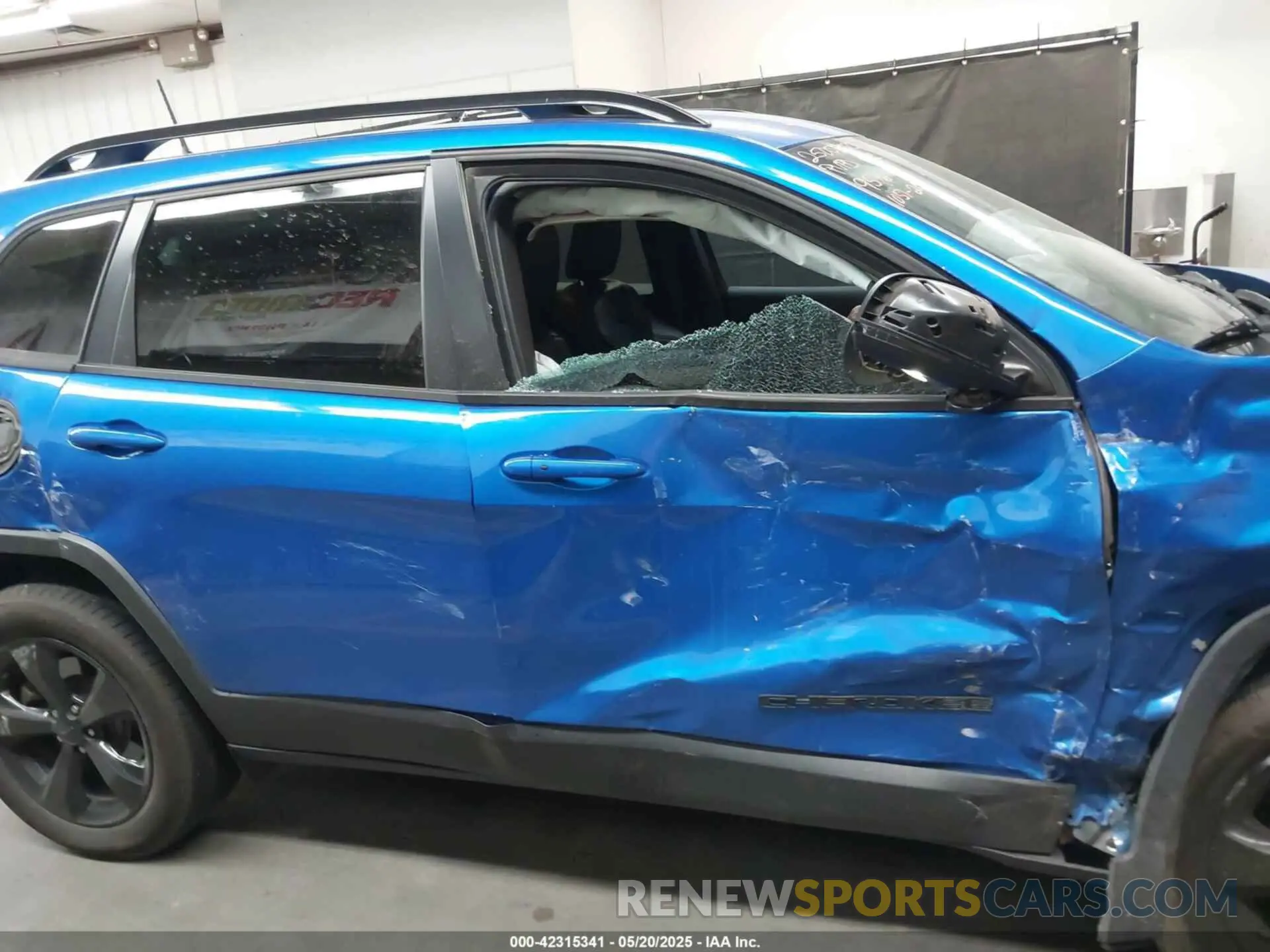 13 Photograph of a damaged car 1C4PJMLBXLD539576 JEEP CHEROKEE 2020