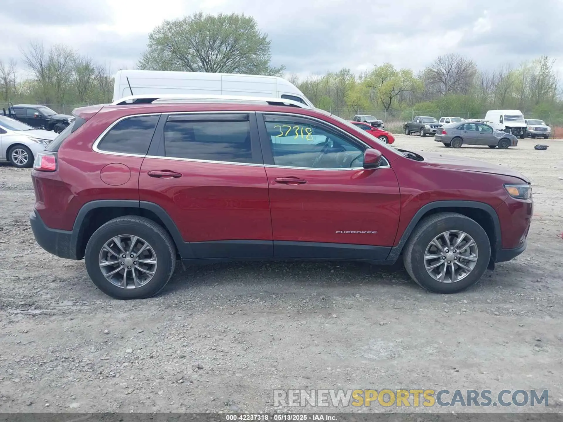 14 Photograph of a damaged car 1C4PJMLX0LD630948 JEEP CHEROKEE 2020