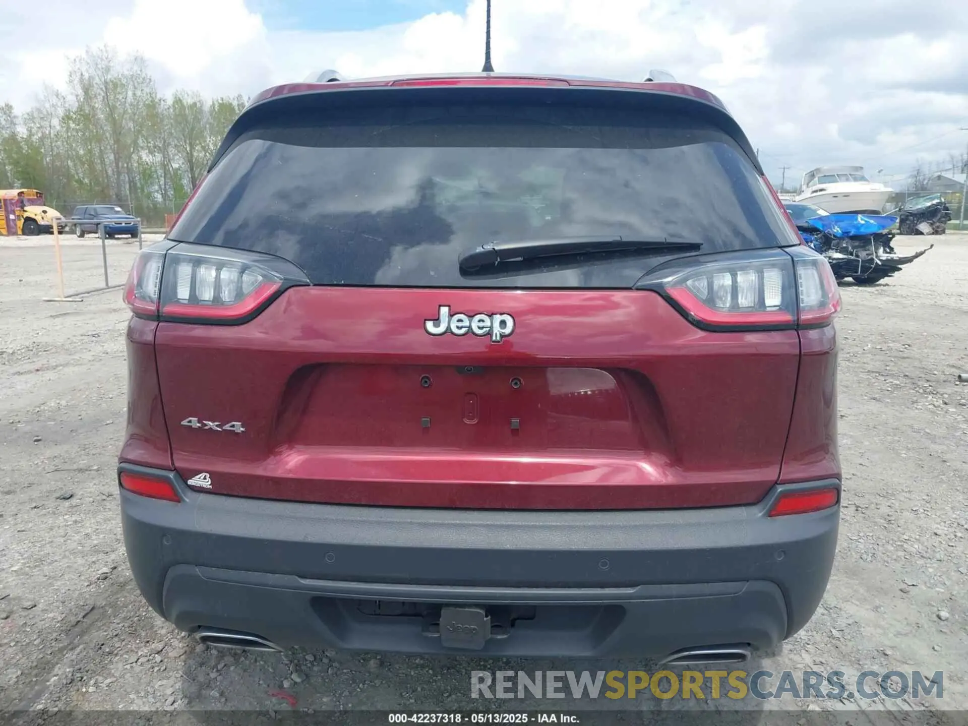17 Photograph of a damaged car 1C4PJMLX0LD630948 JEEP CHEROKEE 2020