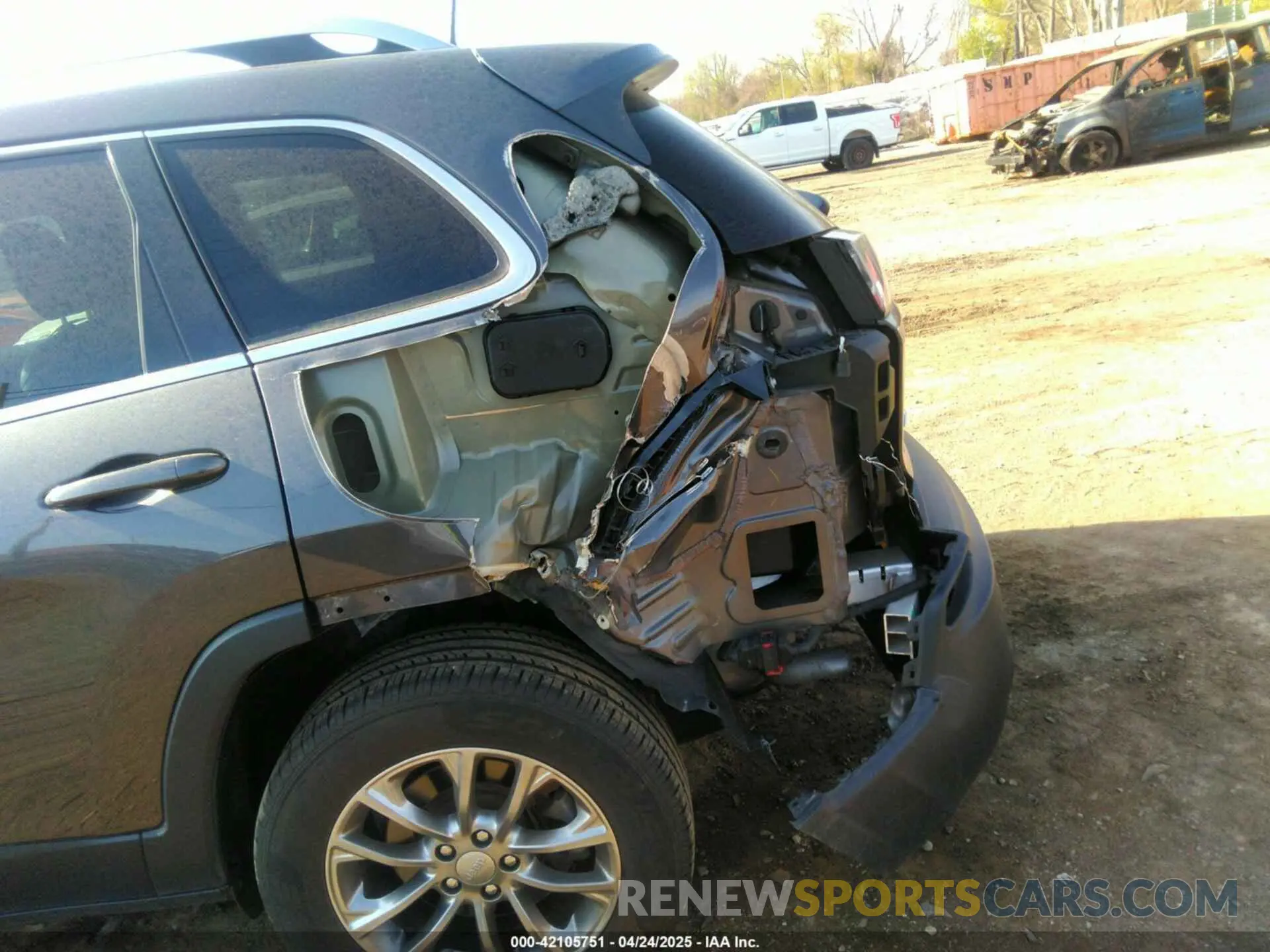 6 Photograph of a damaged car 1C4PJMLX3LD635710 JEEP CHEROKEE 2020