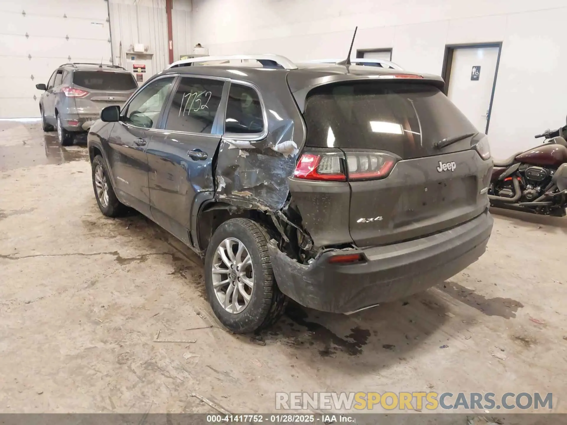 3 Photograph of a damaged car 1C4PJMLX9LD527561 JEEP CHEROKEE 2020