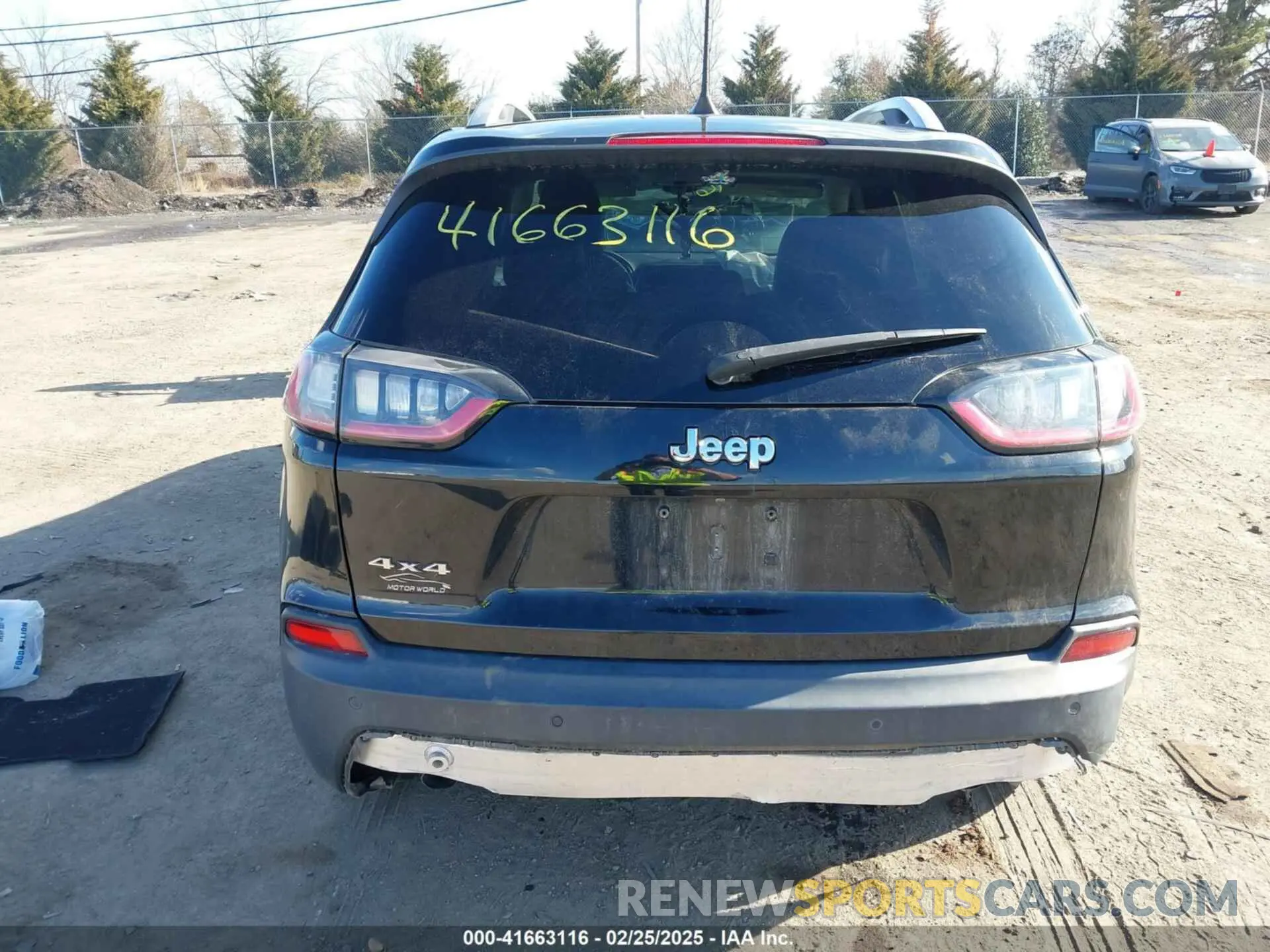 17 Photograph of a damaged car 1C4PJMLX9LD633699 JEEP CHEROKEE 2020