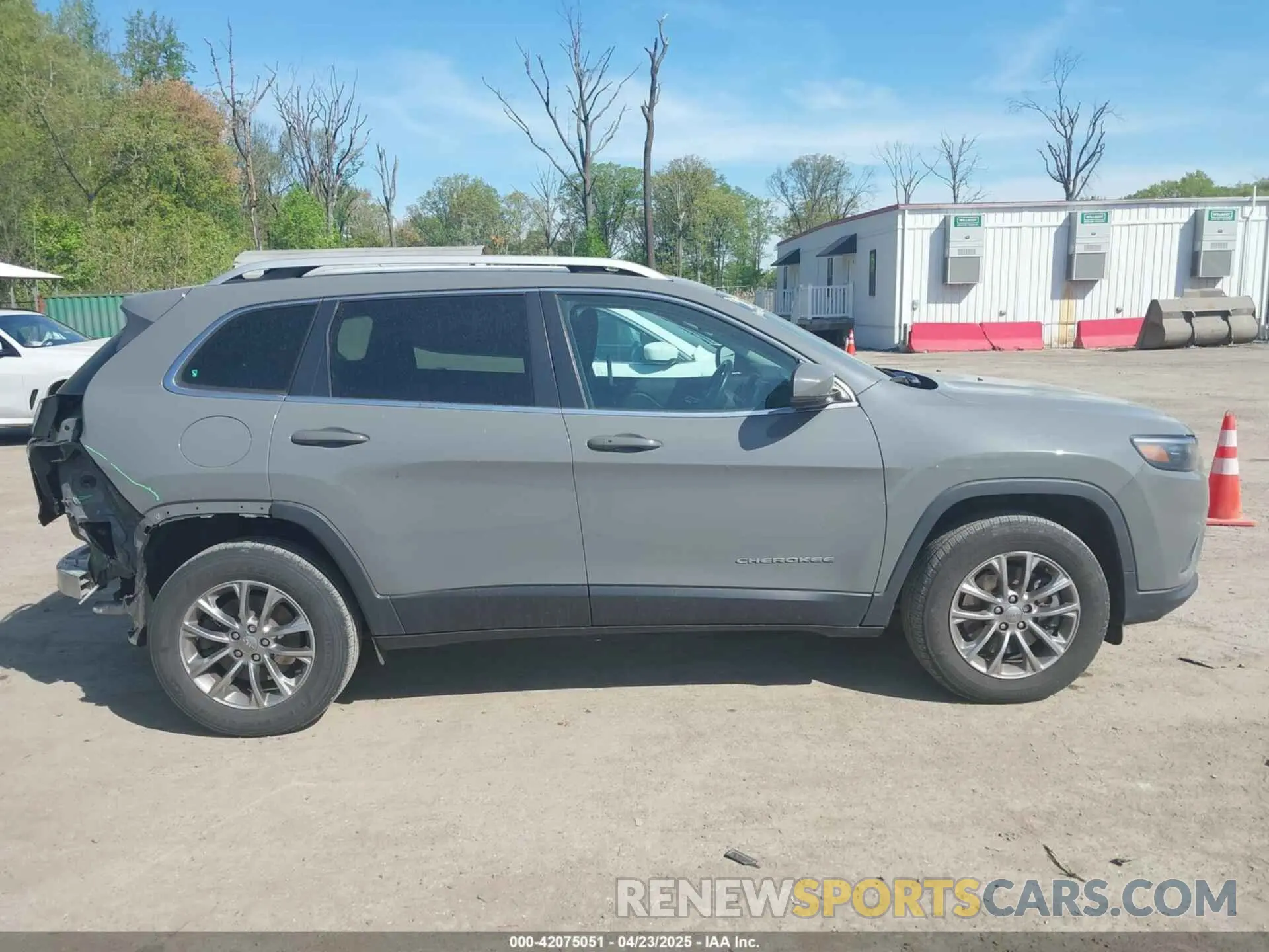 13 Photograph of a damaged car 1C4PJMLXXLD505262 JEEP CHEROKEE 2020