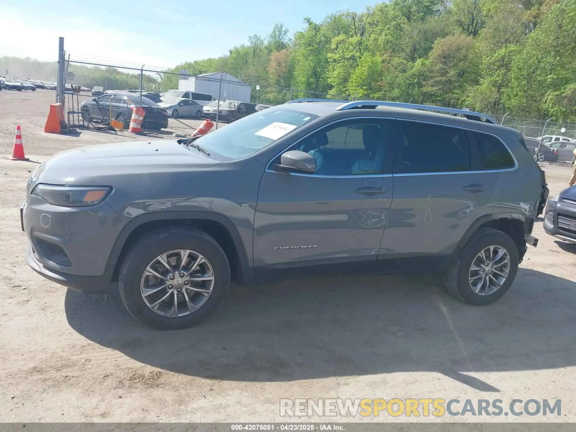 14 Photograph of a damaged car 1C4PJMLXXLD505262 JEEP CHEROKEE 2020