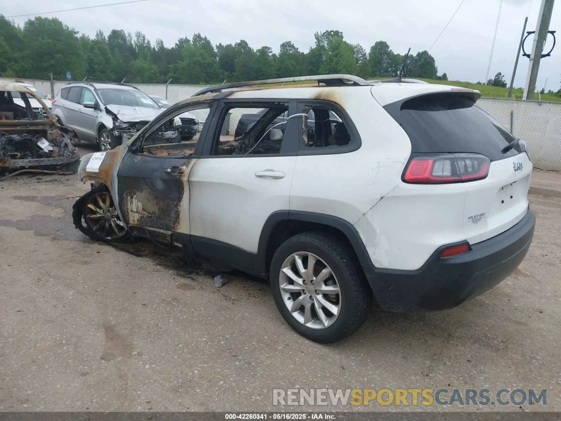 3 Фотография поврежденного автомобиля 1C4PJLCB2MD136896 JEEP CHEROKEE 2021