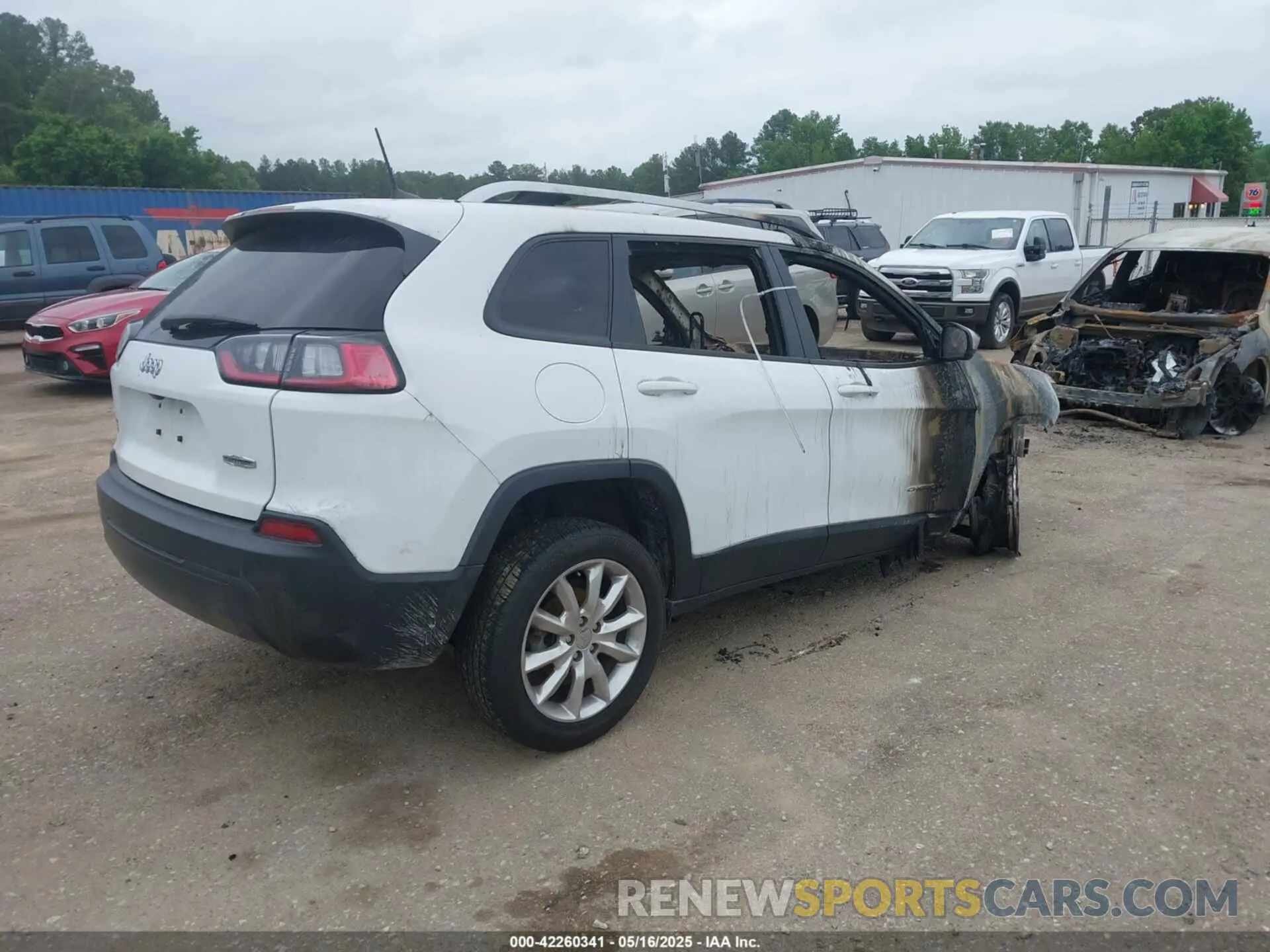 4 Фотография поврежденного автомобиля 1C4PJLCB2MD136896 JEEP CHEROKEE 2021