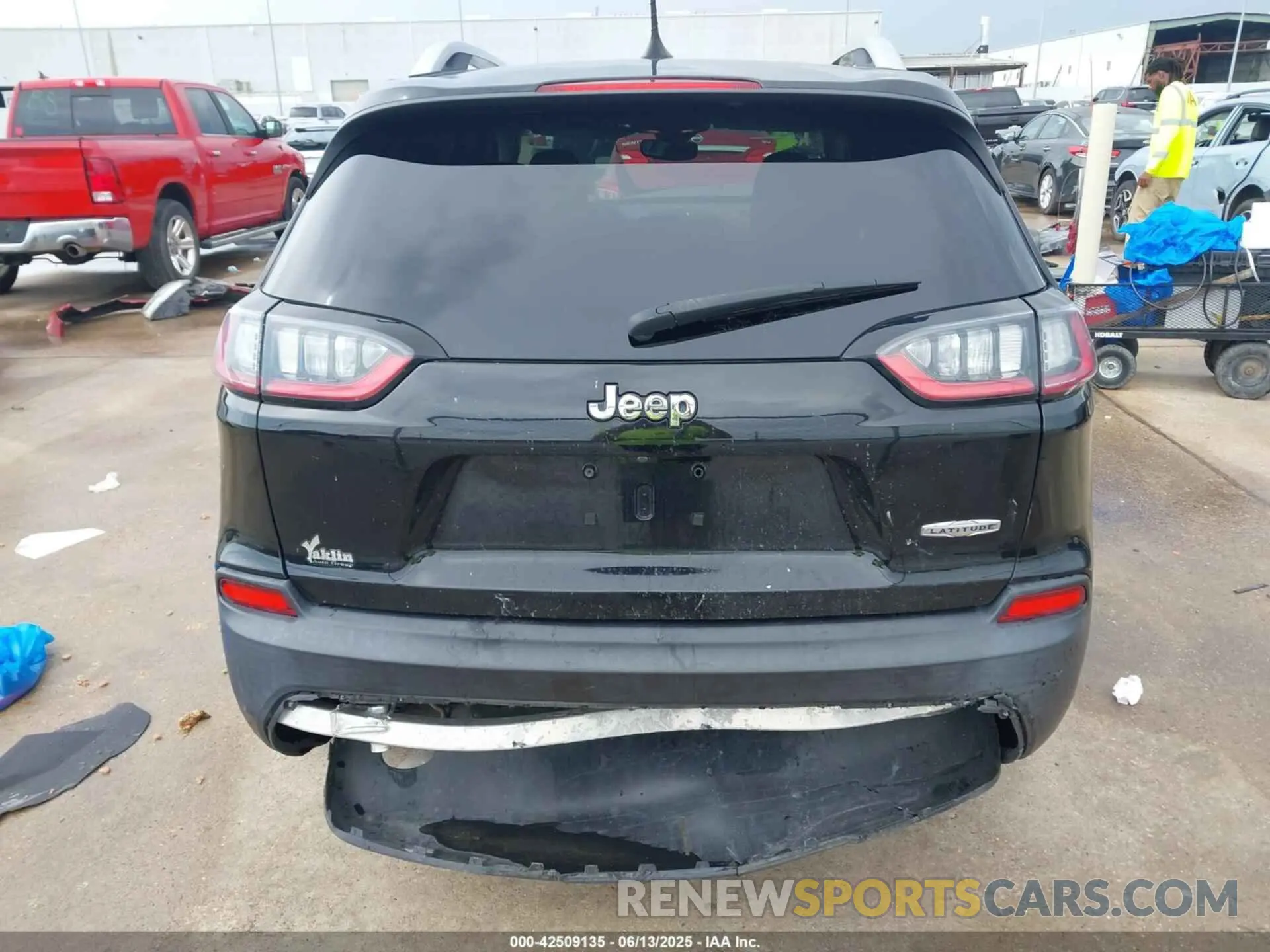 17 Photograph of a damaged car 1C4PJLCB3MD155750 JEEP CHEROKEE 2021