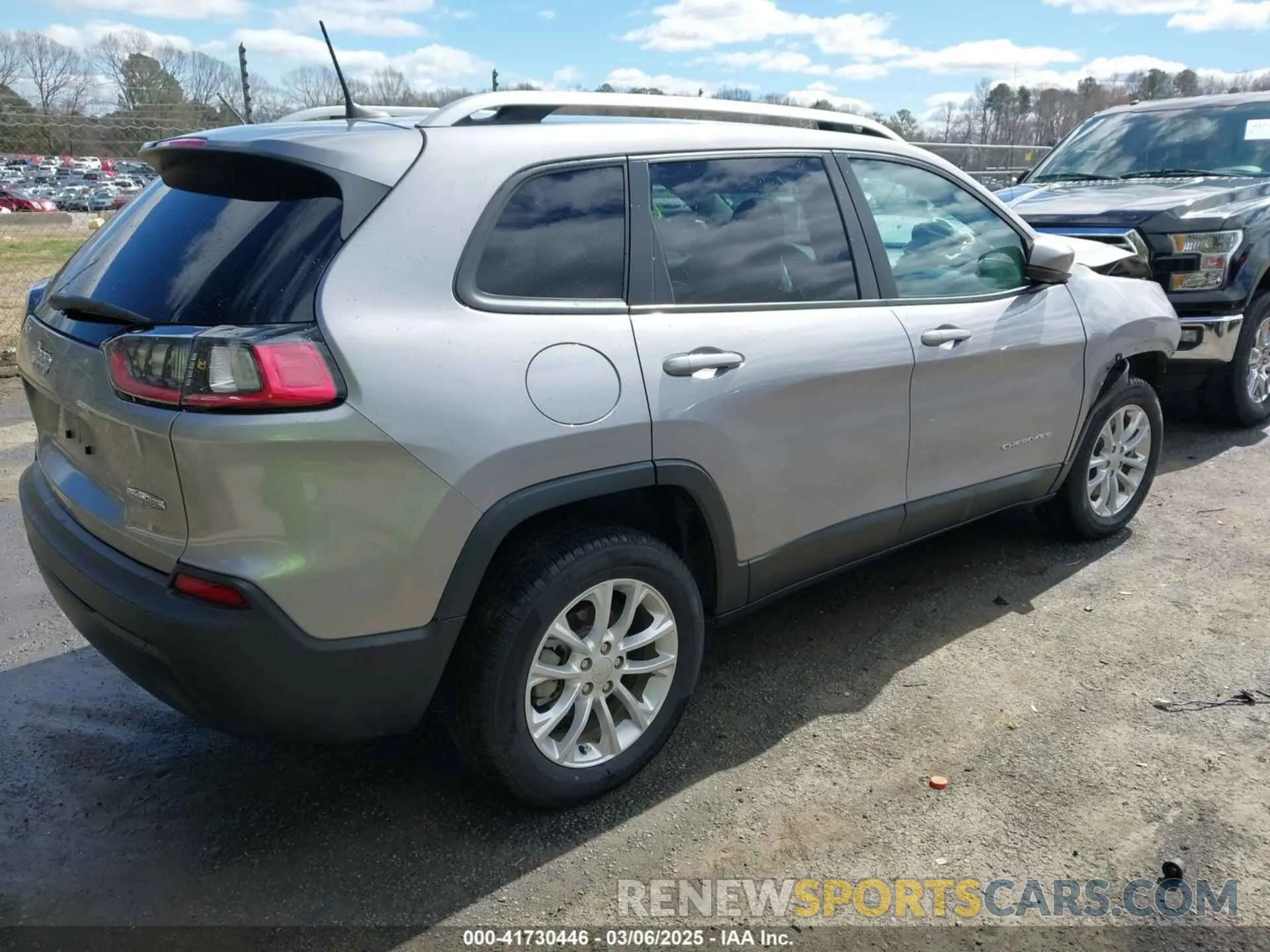4 Photograph of a damaged car 1C4PJLCB7MD126946 JEEP CHEROKEE 2021