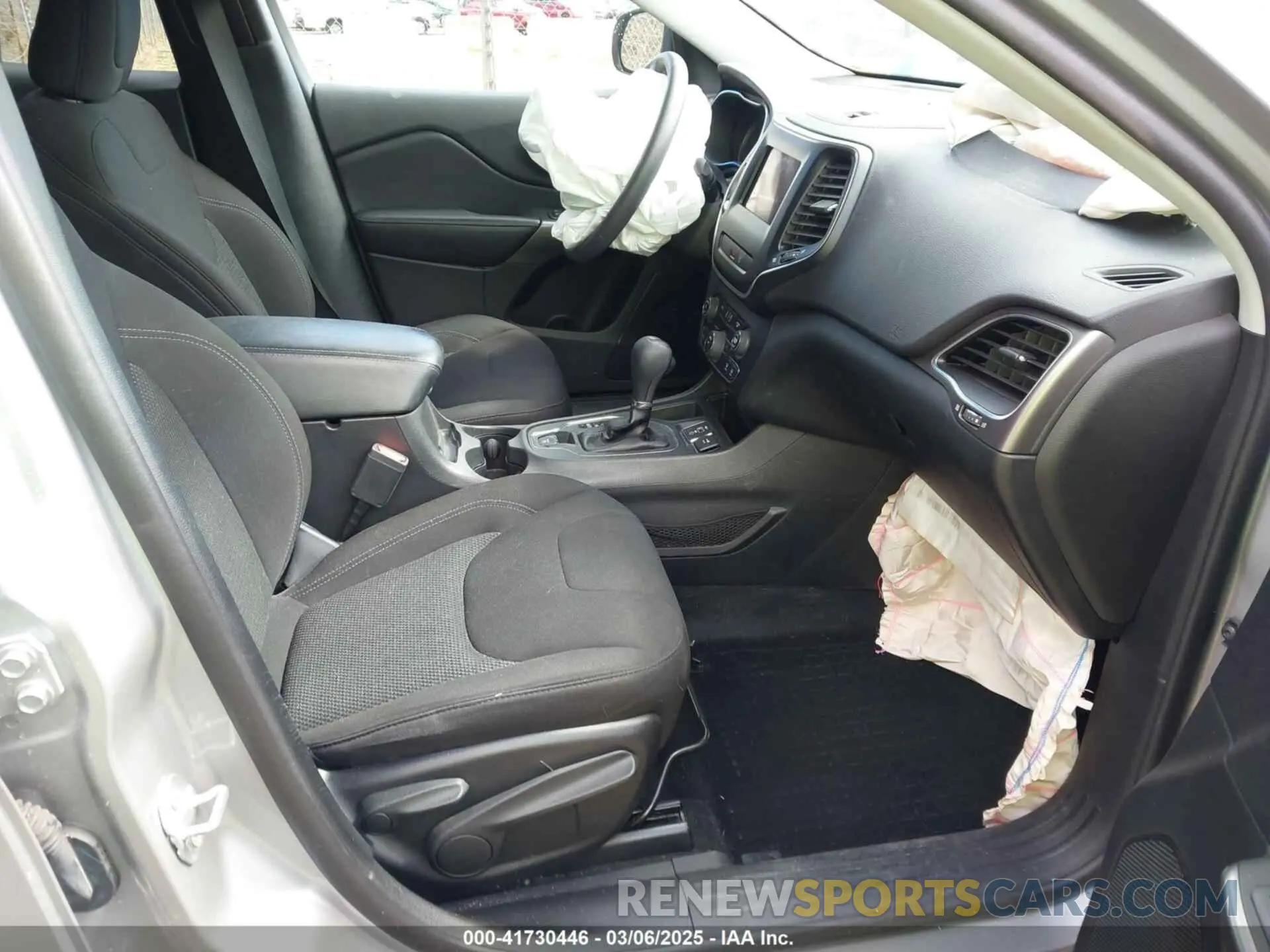 5 Photograph of a damaged car 1C4PJLCB7MD126946 JEEP CHEROKEE 2021