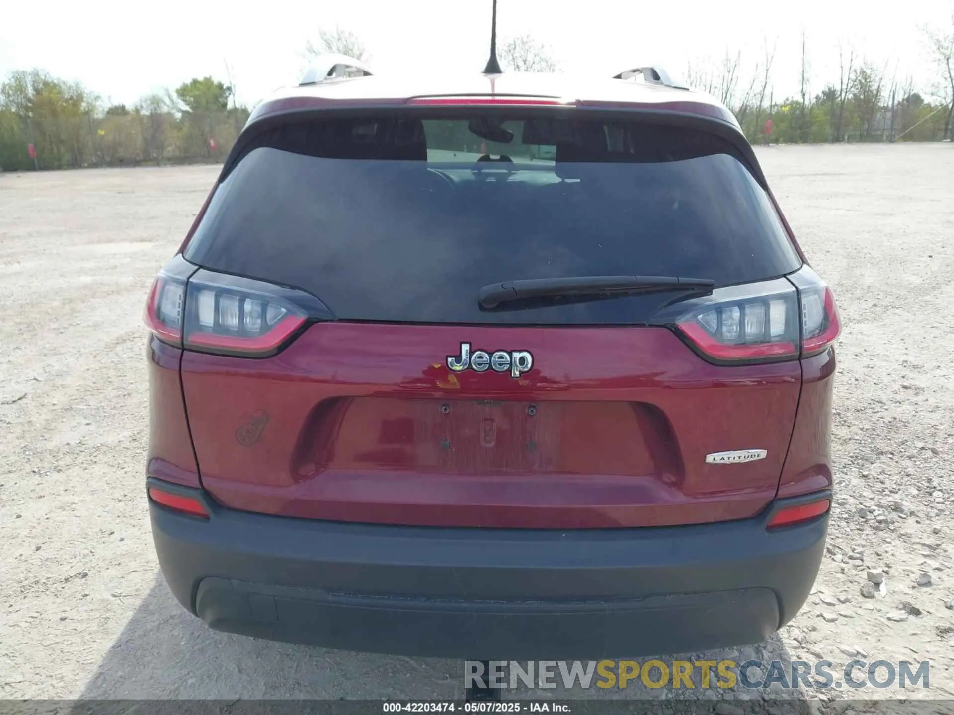 16 Photograph of a damaged car 1C4PJLCB7MD150373 JEEP CHEROKEE 2021