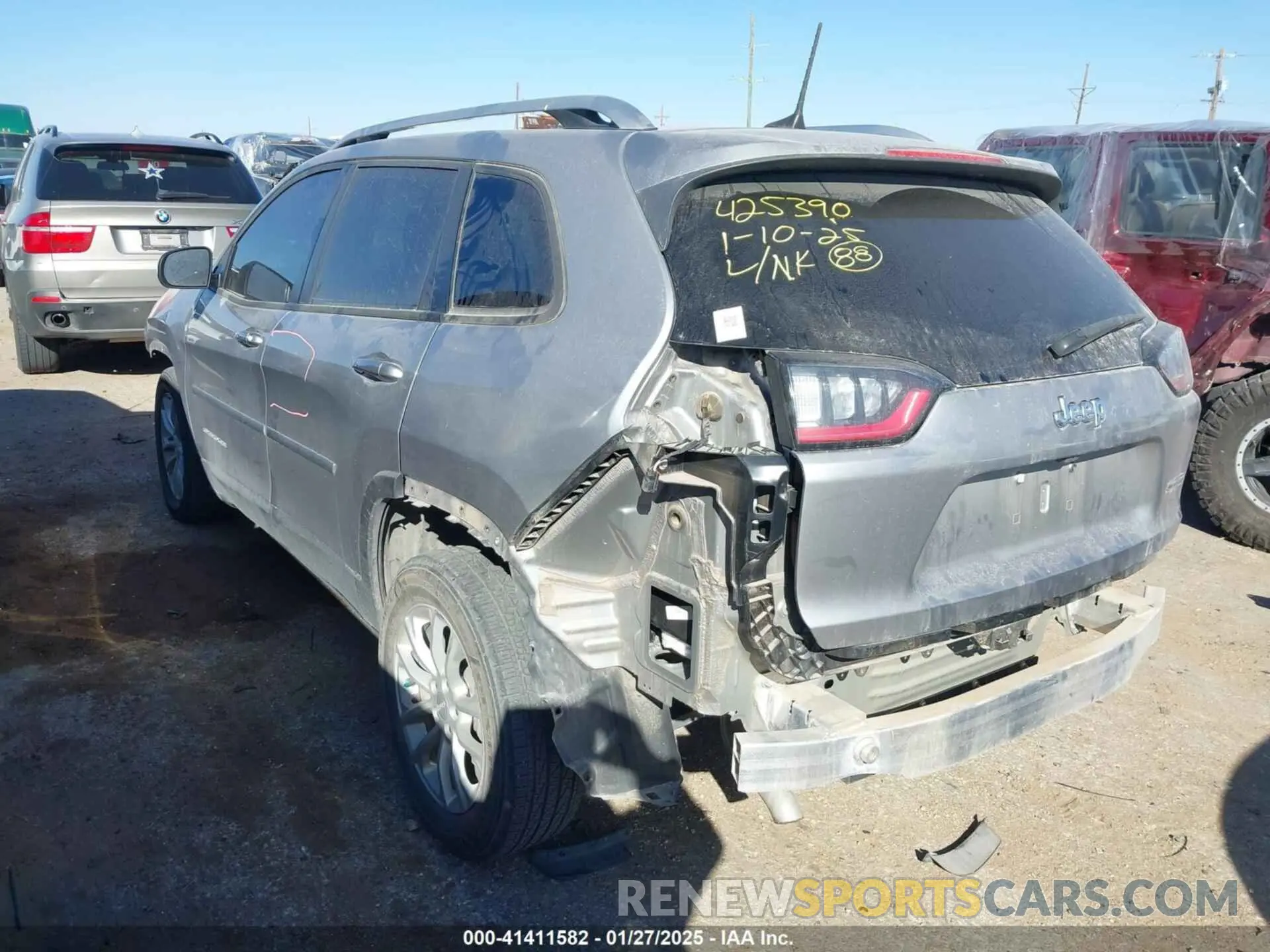 3 Photograph of a damaged car 1C4PJLCB9MD150813 JEEP CHEROKEE 2021