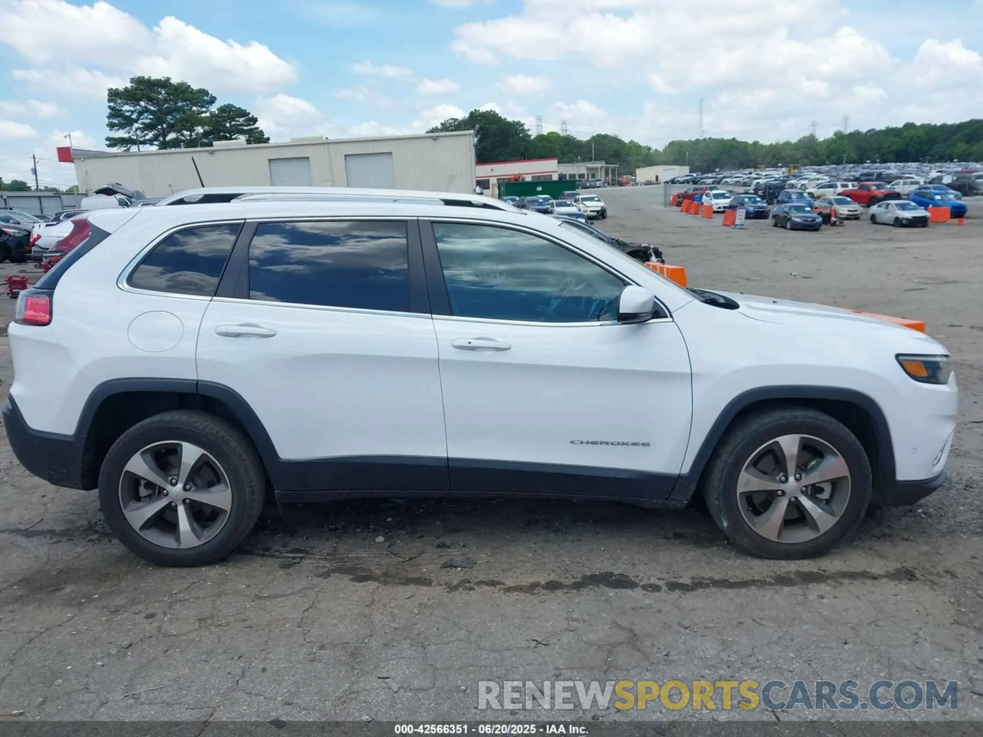 13 Photograph of a damaged car 1C4PJLDX5MD187268 JEEP CHEROKEE 2021