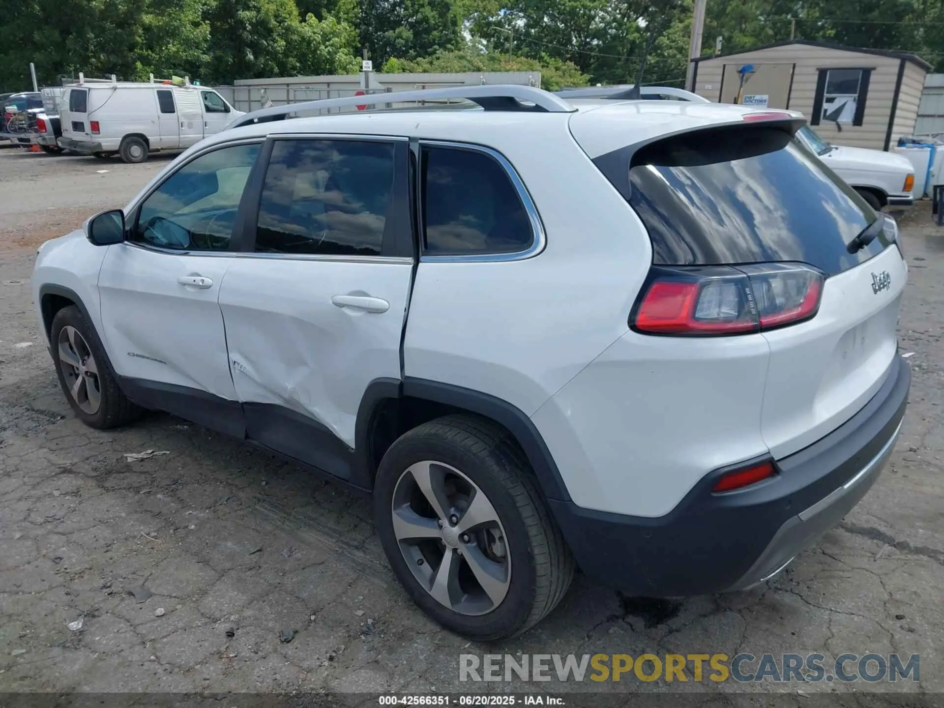 3 Photograph of a damaged car 1C4PJLDX5MD187268 JEEP CHEROKEE 2021