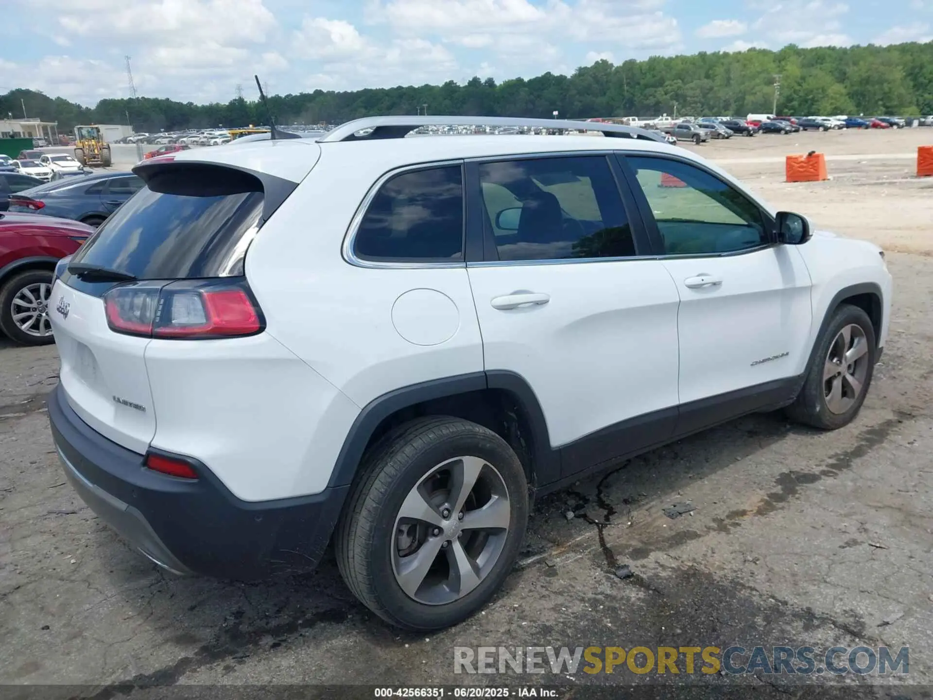 4 Photograph of a damaged car 1C4PJLDX5MD187268 JEEP CHEROKEE 2021