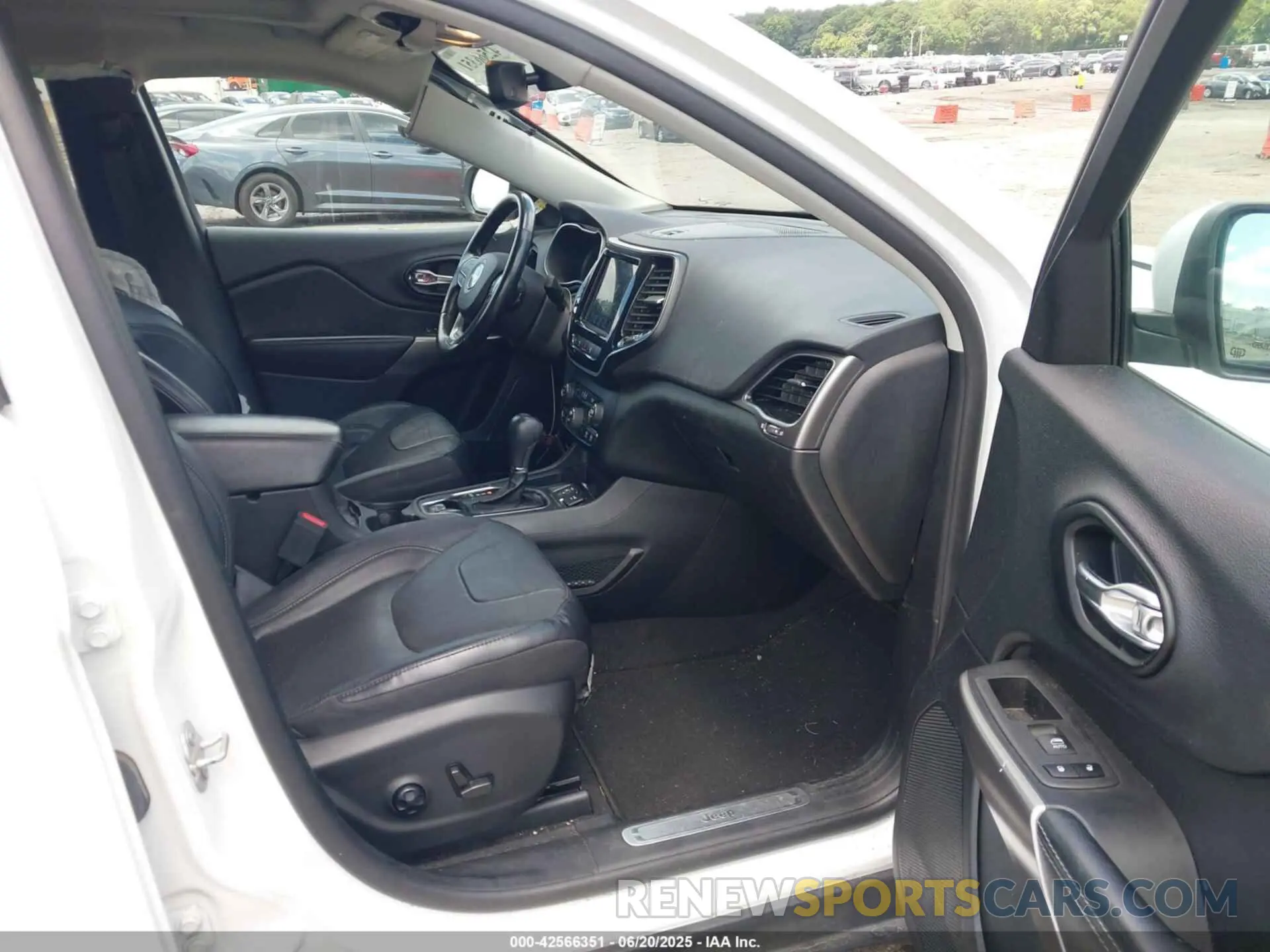 5 Photograph of a damaged car 1C4PJLDX5MD187268 JEEP CHEROKEE 2021