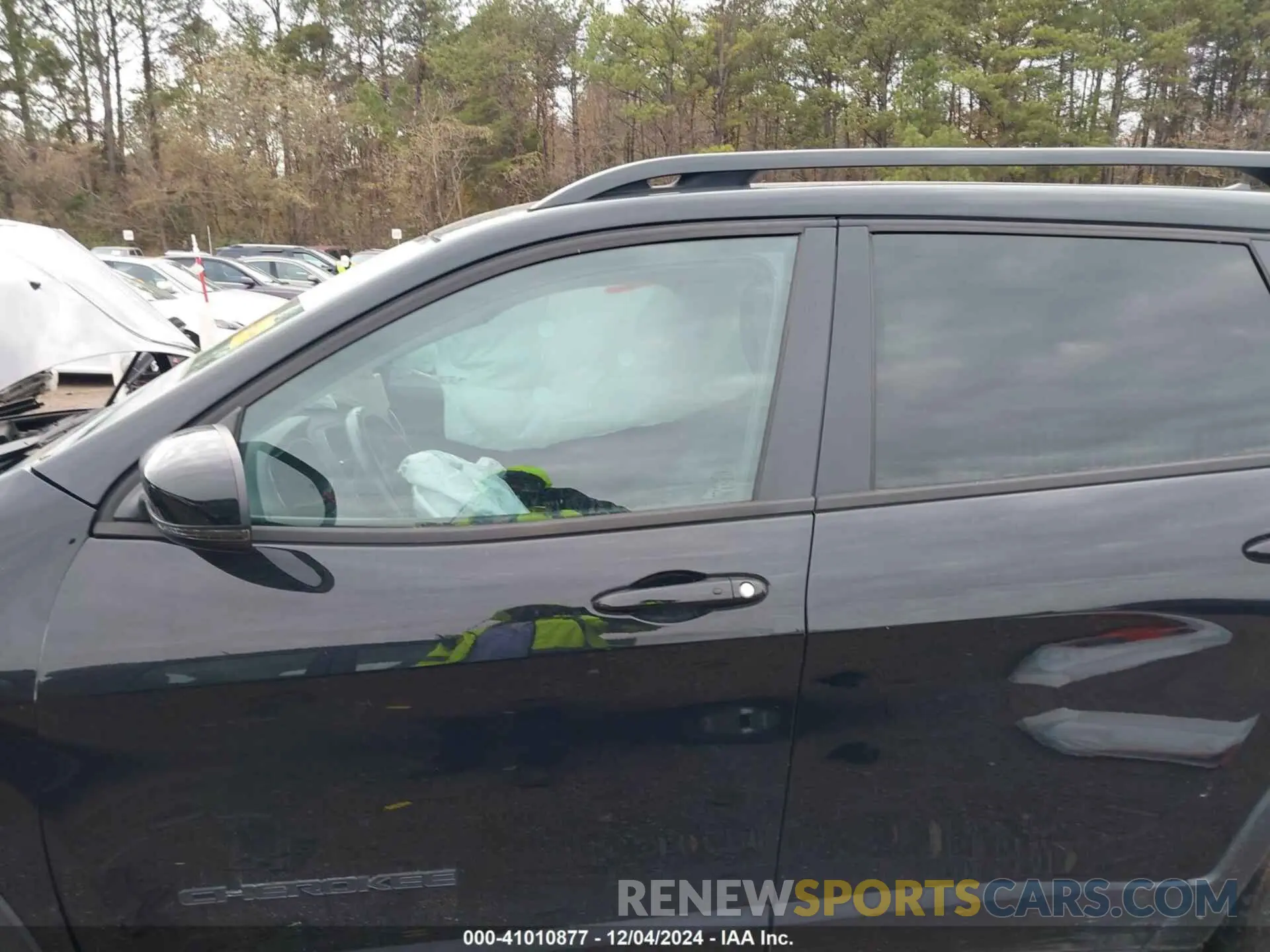 14 Photograph of a damaged car 1C4PJLLB1MD204413 JEEP CHEROKEE 2021